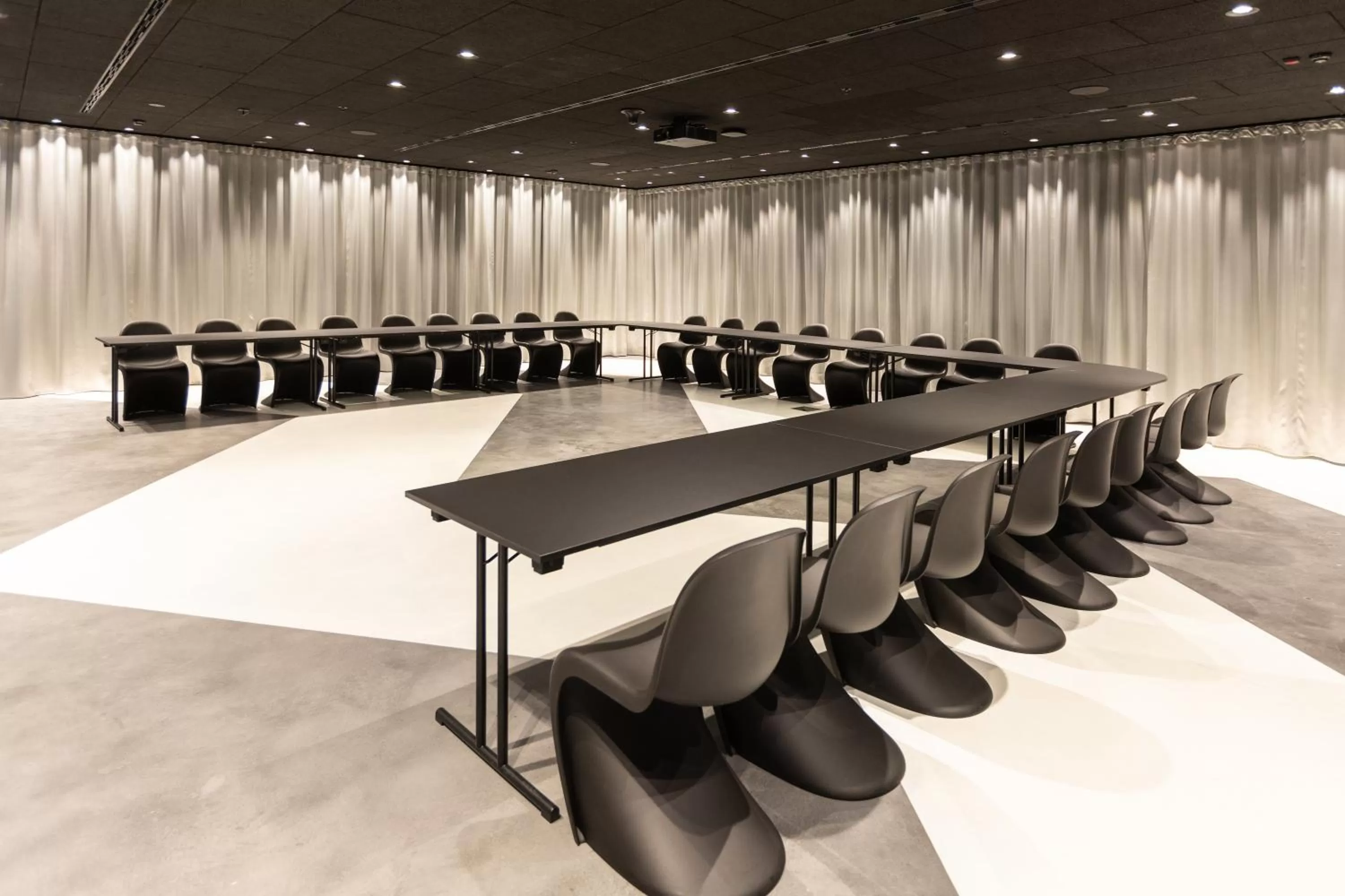 Meeting/conference room in Zonar Zagreb by Maistra City Vibes