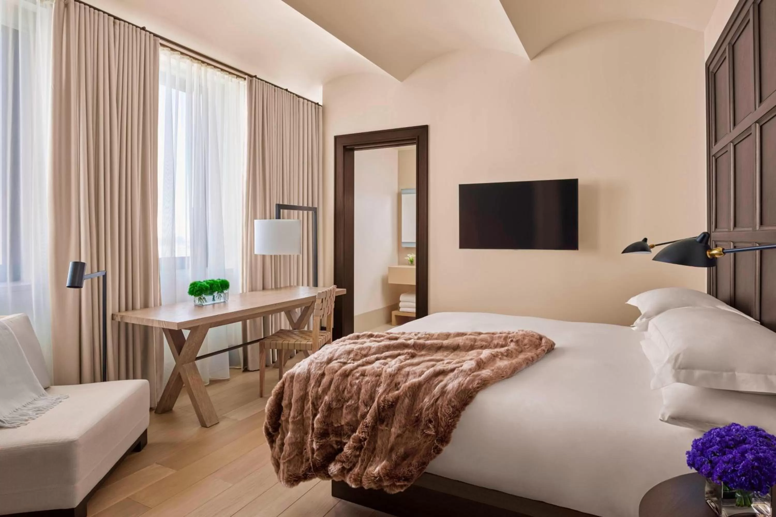 Photo of the whole room, Bed in The New York EDITION