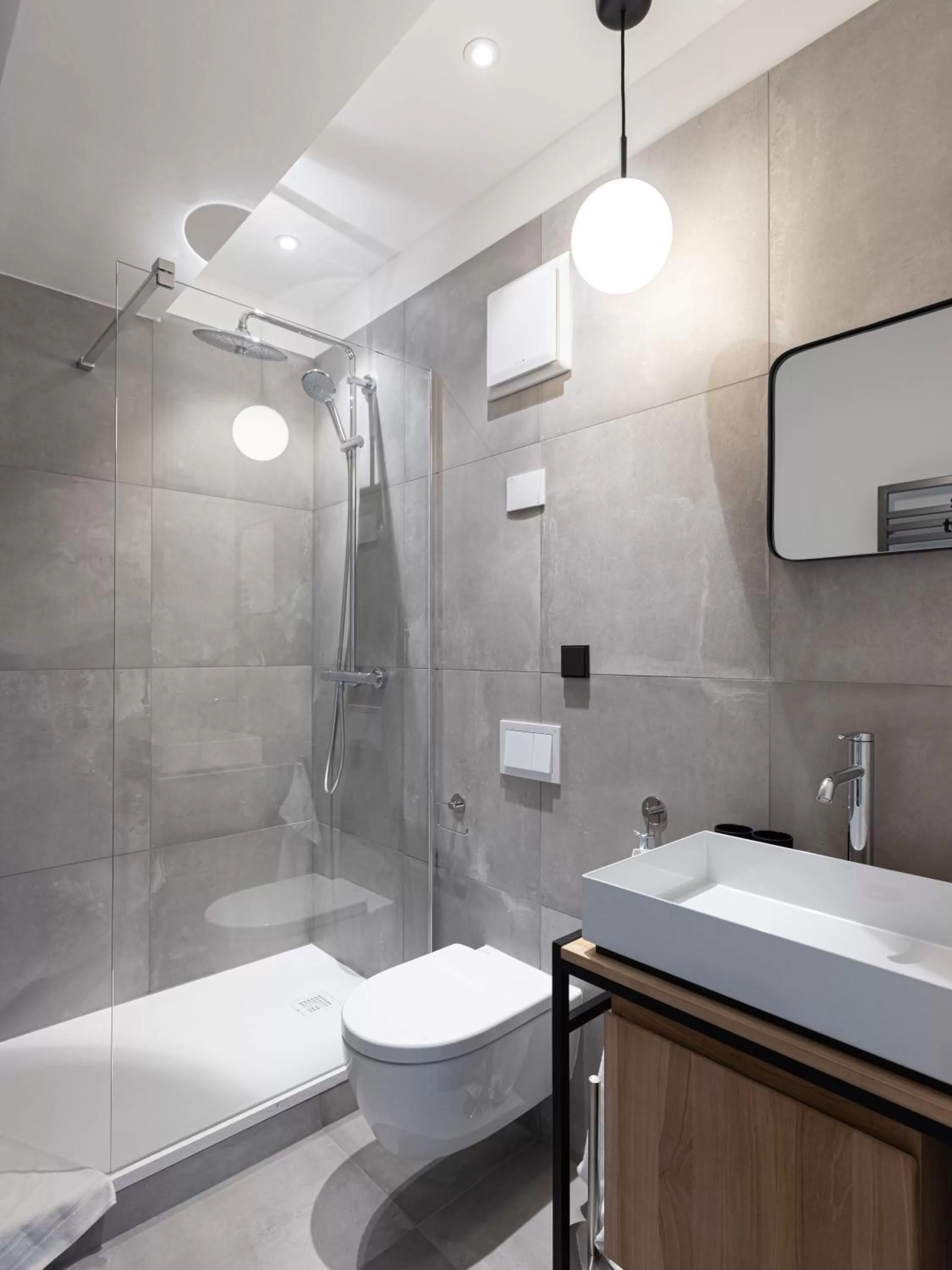 Shower in Limehome Erfurt Schmidtstedter Straße