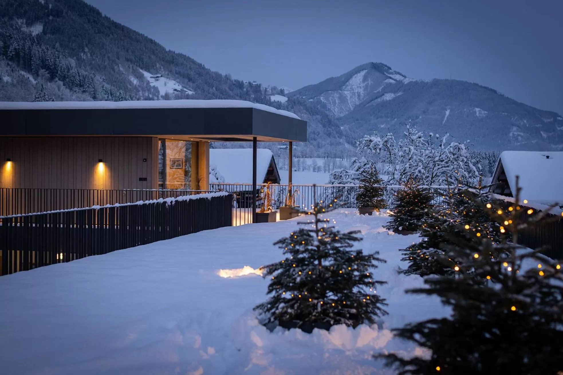 Property building in Emma Deluxe Aparthotel direkt beim Skibus