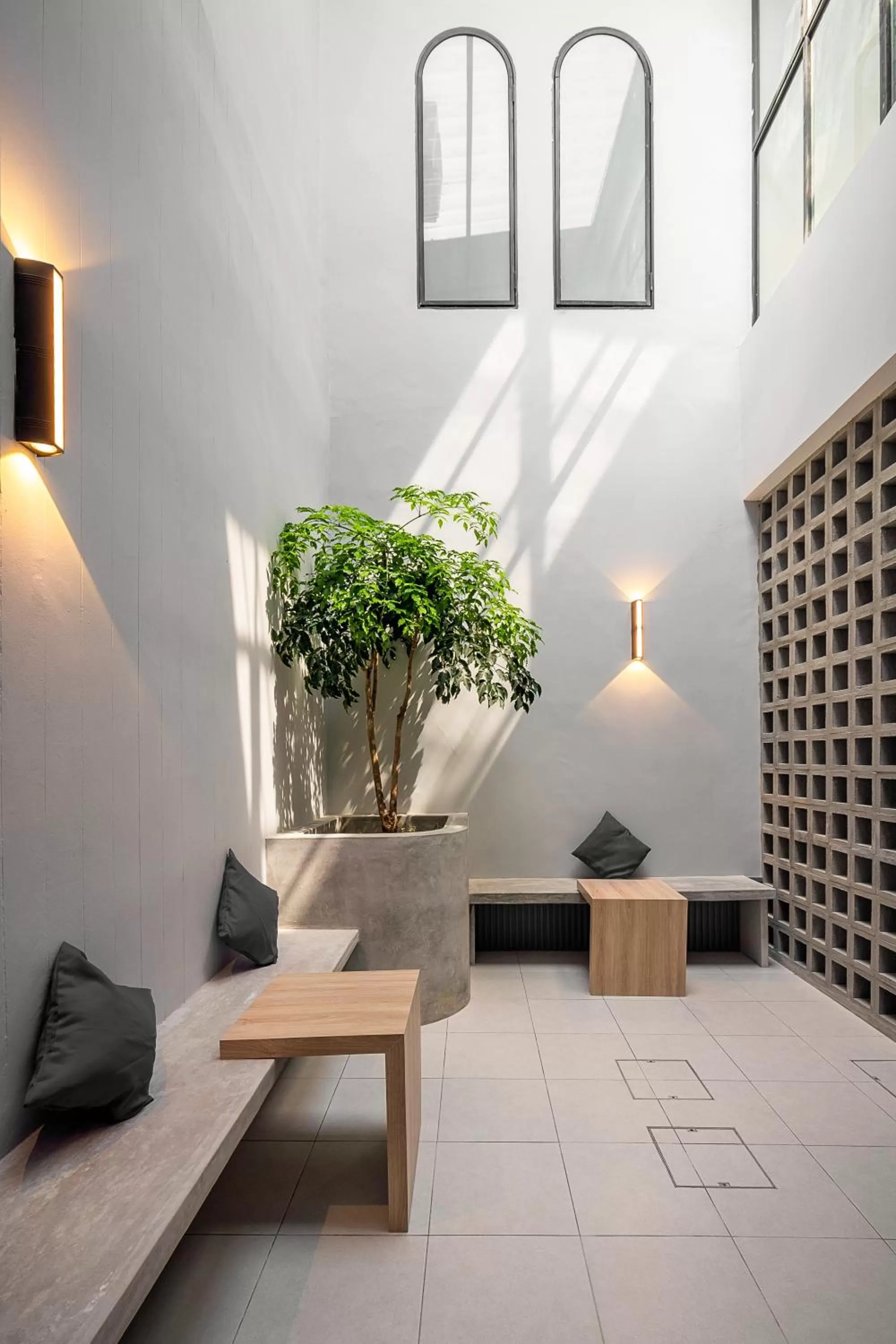 Property building in Muntri Maison