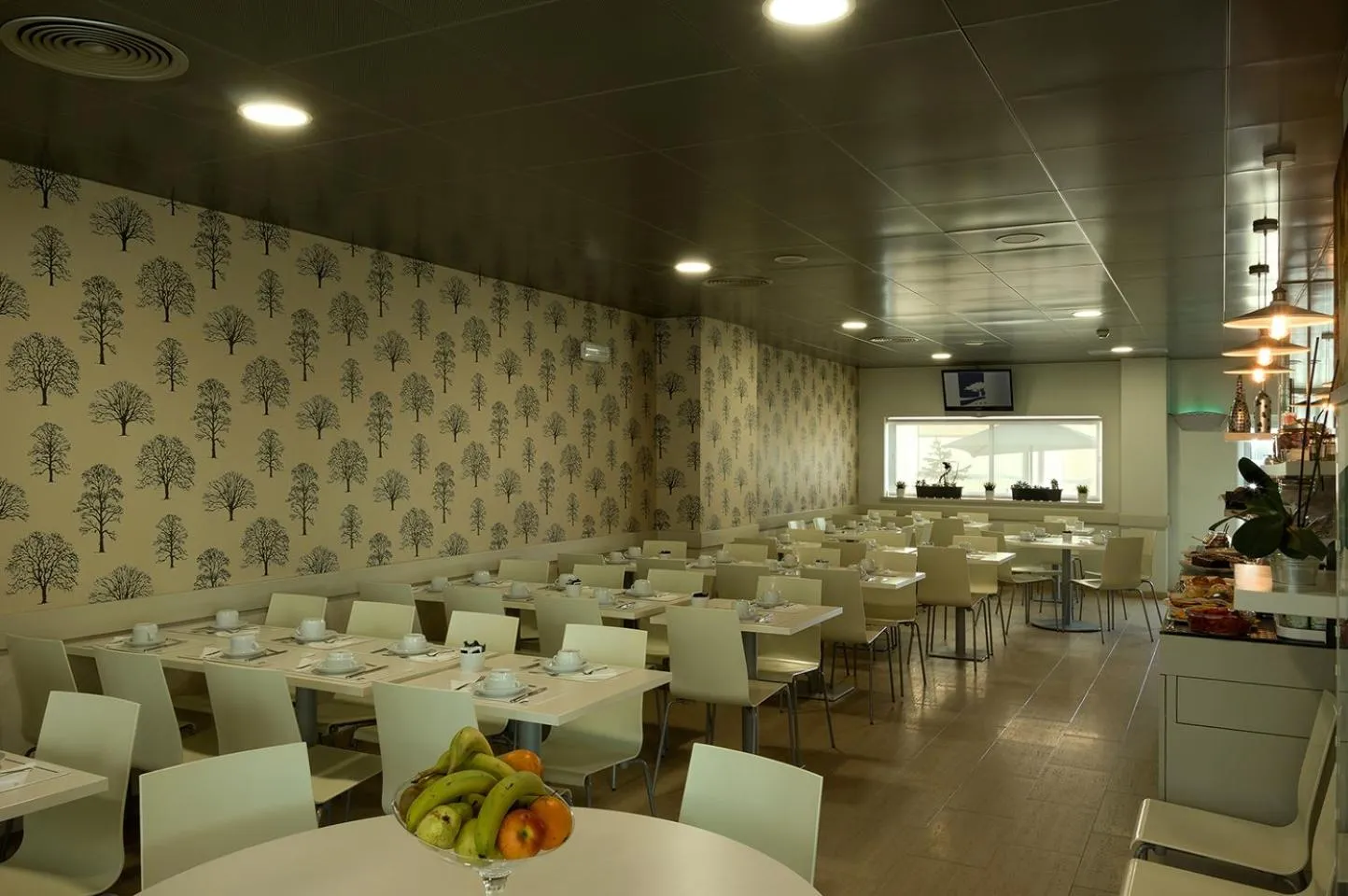 Restaurant/places to eat in Cova da Iria Hotel