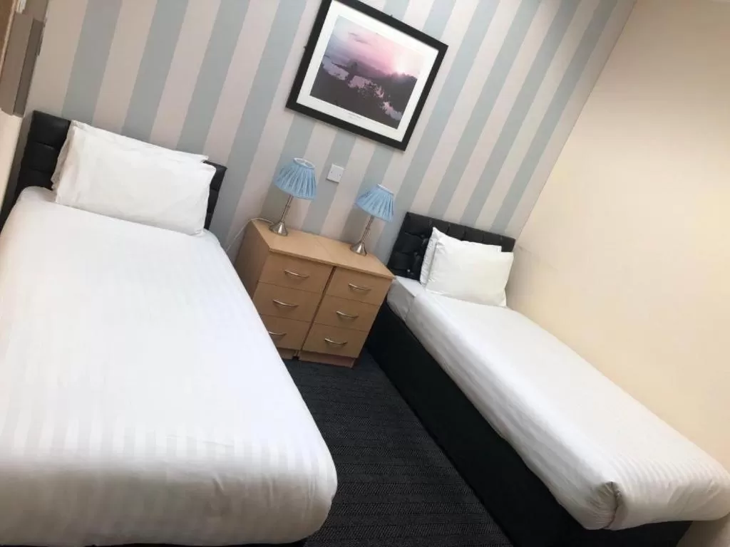 Bedroom, Bed in The Elgin Kintore Arms, Inverurie - Heritage Hotel Since 1855