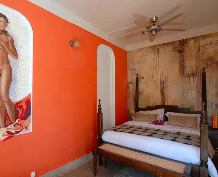 Decorative detail, Bed in Habitation du Comté