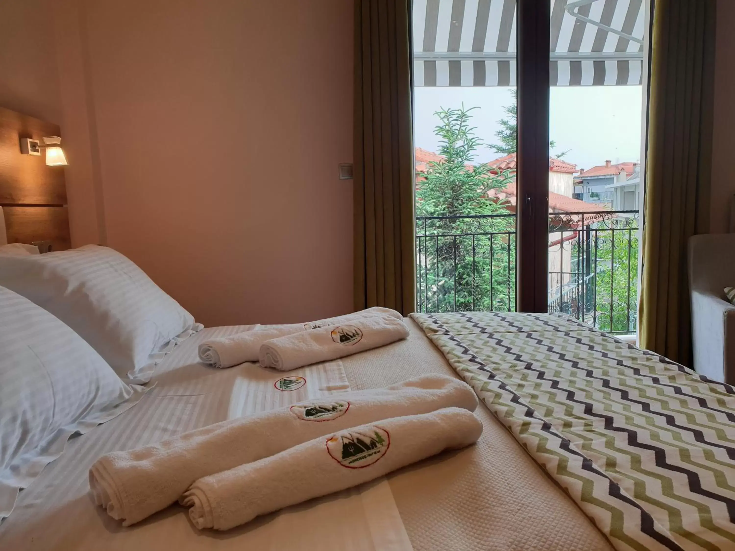 Superior Suite in Mondeus Inn Luxury Superior Suite in Mondeus Inn Luxury