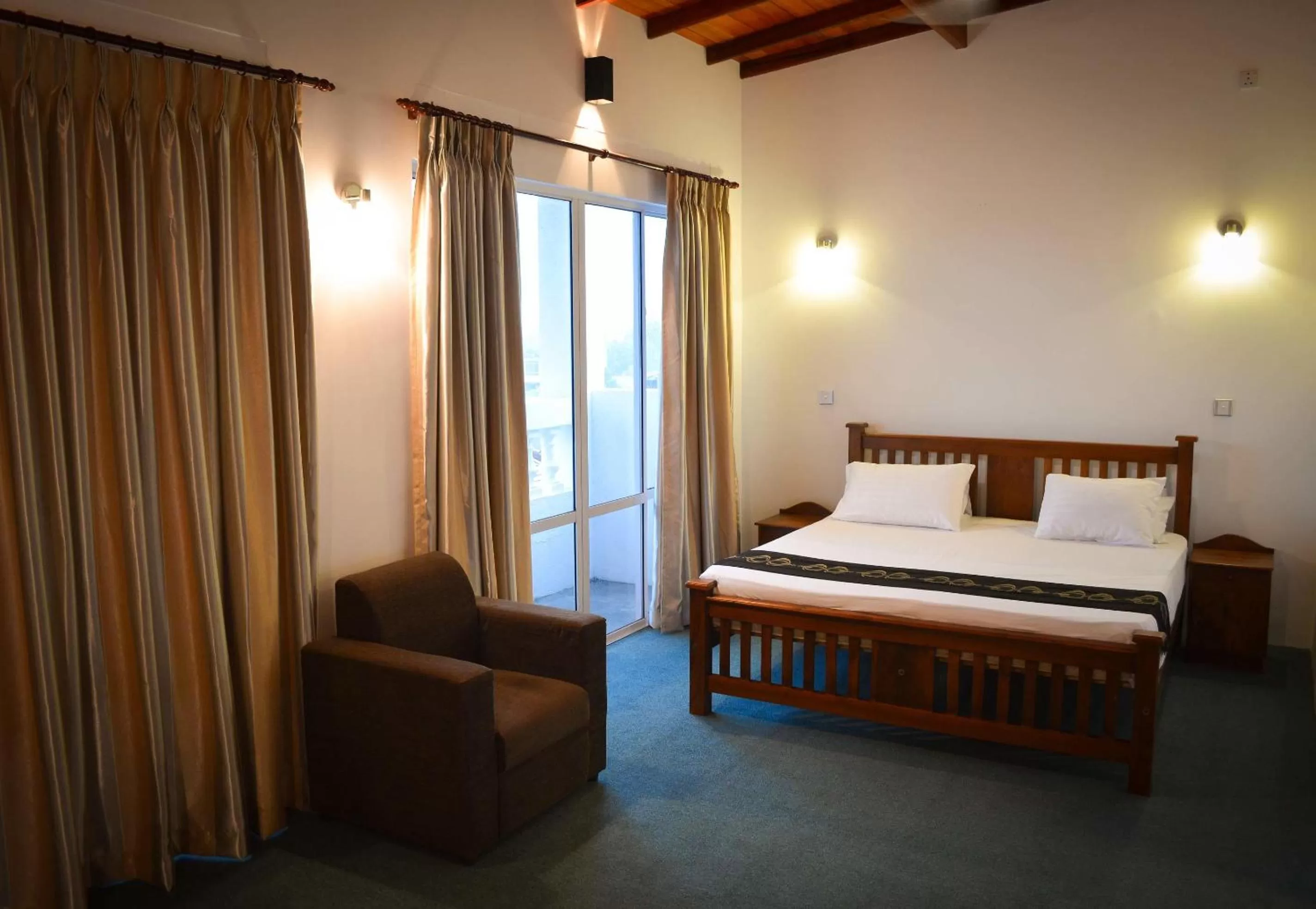 Day, Bed in West Inn Colombo