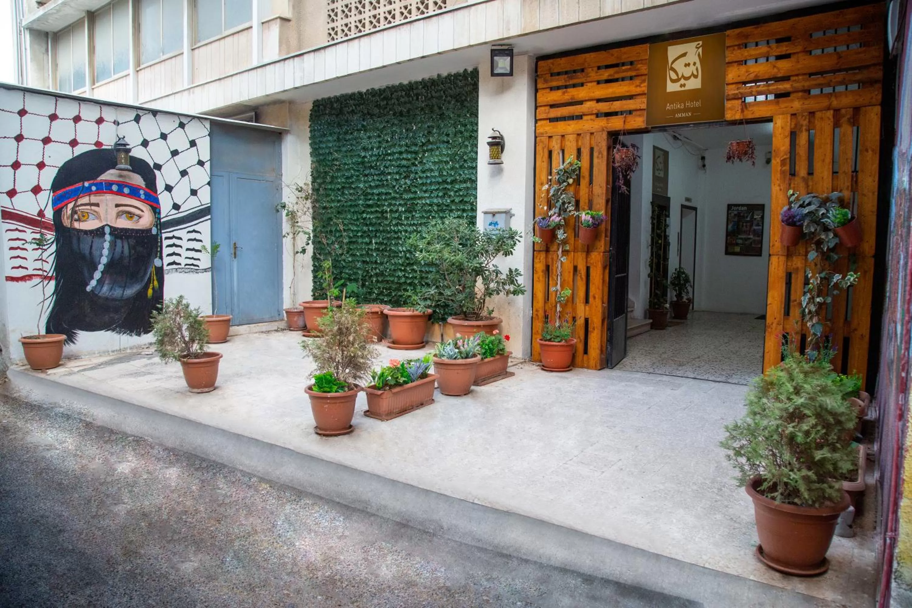 Facade/entrance in Antika Amman Hotel