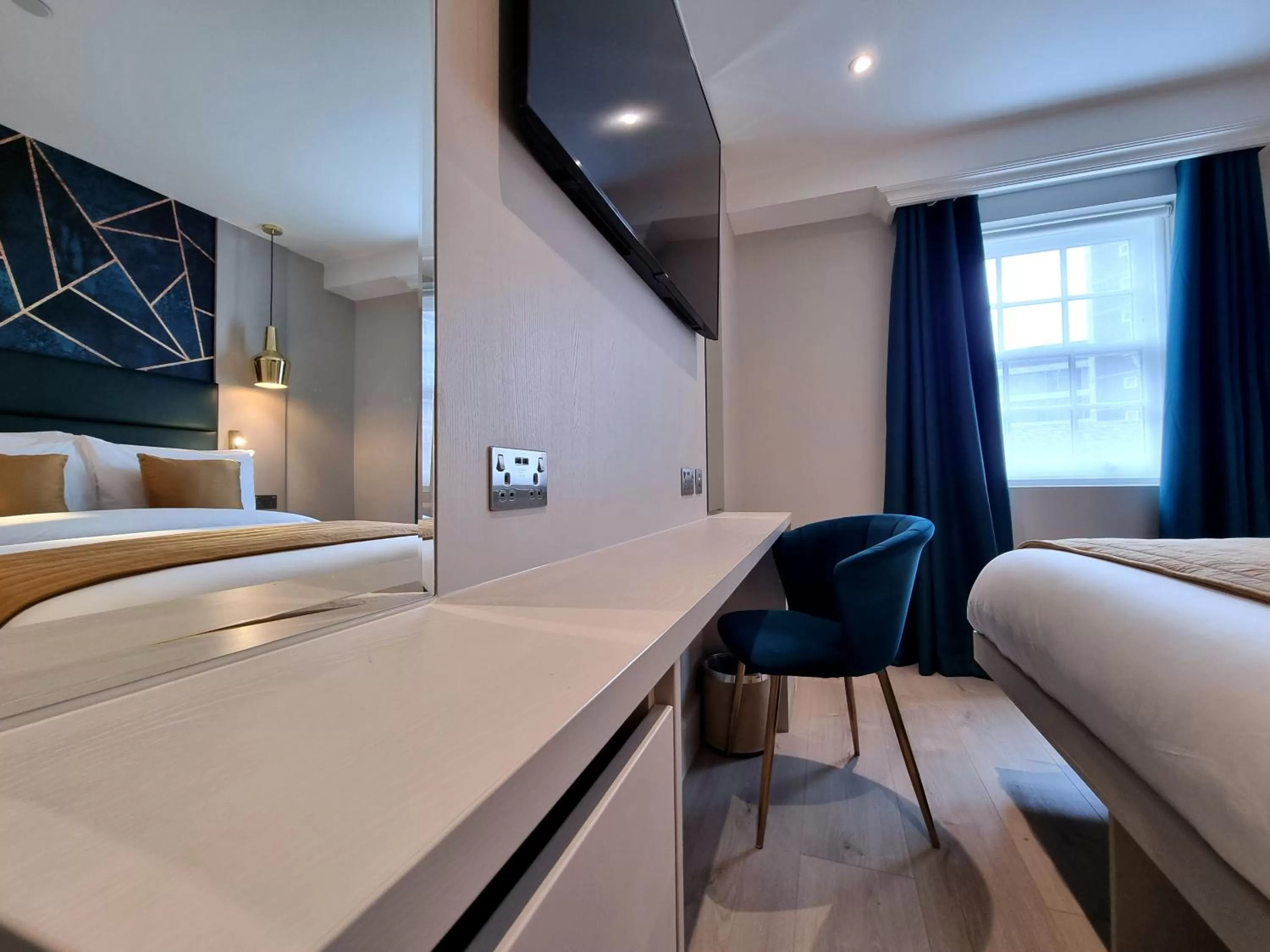 Bedroom, Bed in NOX Edgware Road