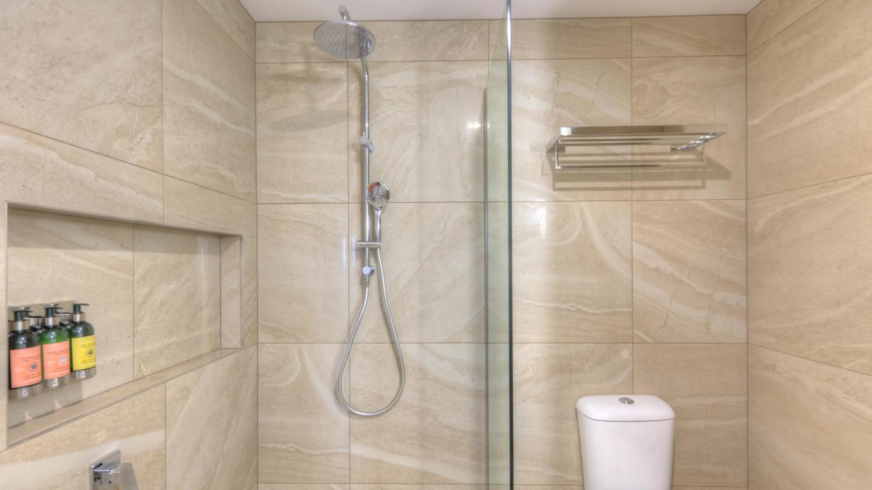 Shower in Atherton Motel