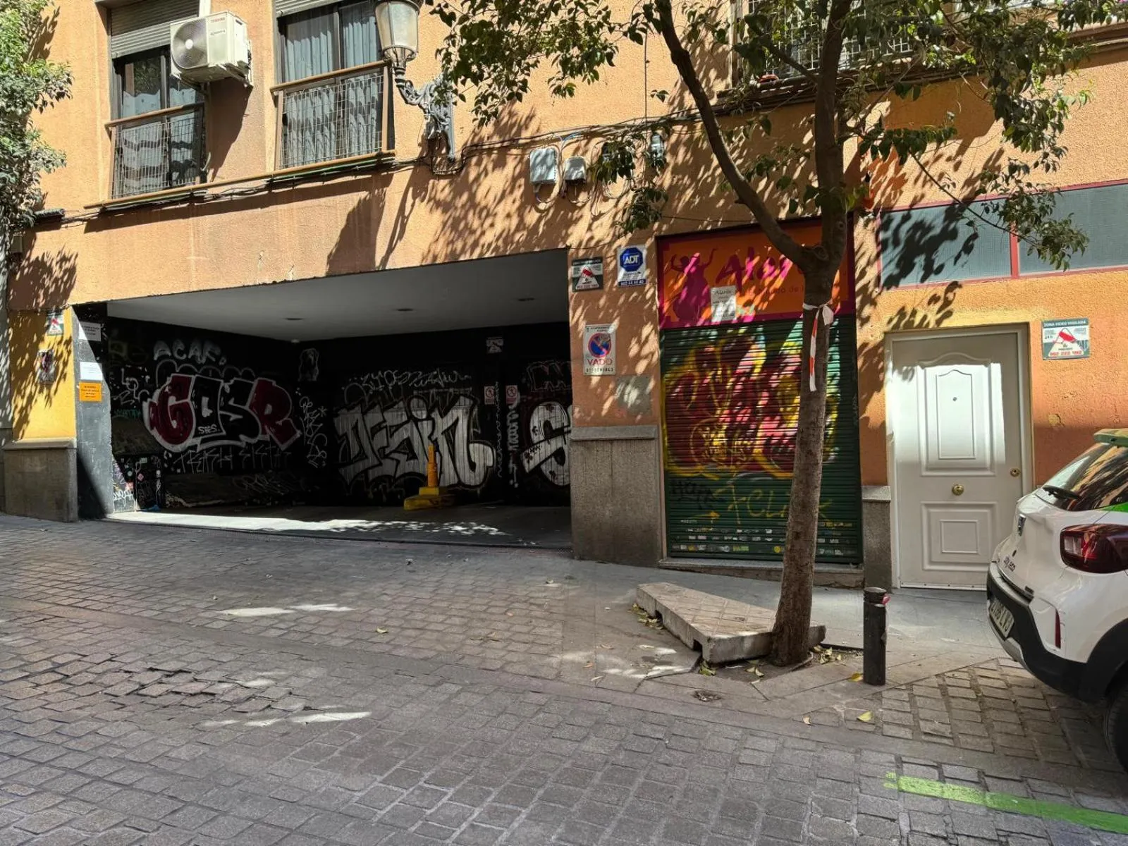 Parking in Hostal Abadia Madrid