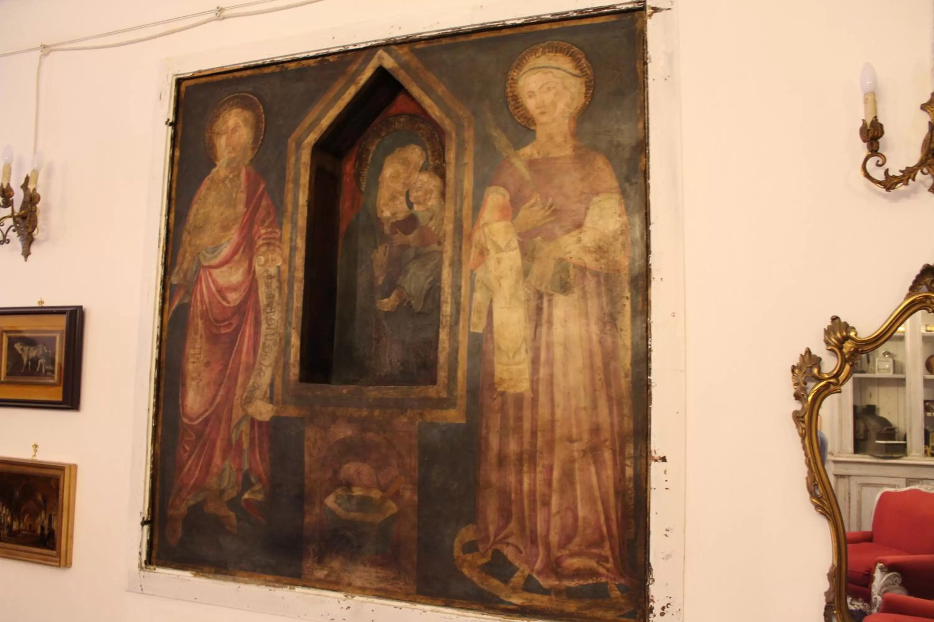 Communal lounge/ TV room in Le Terrazze Del Chianti b&b Residenza d'Epoca e di Charme