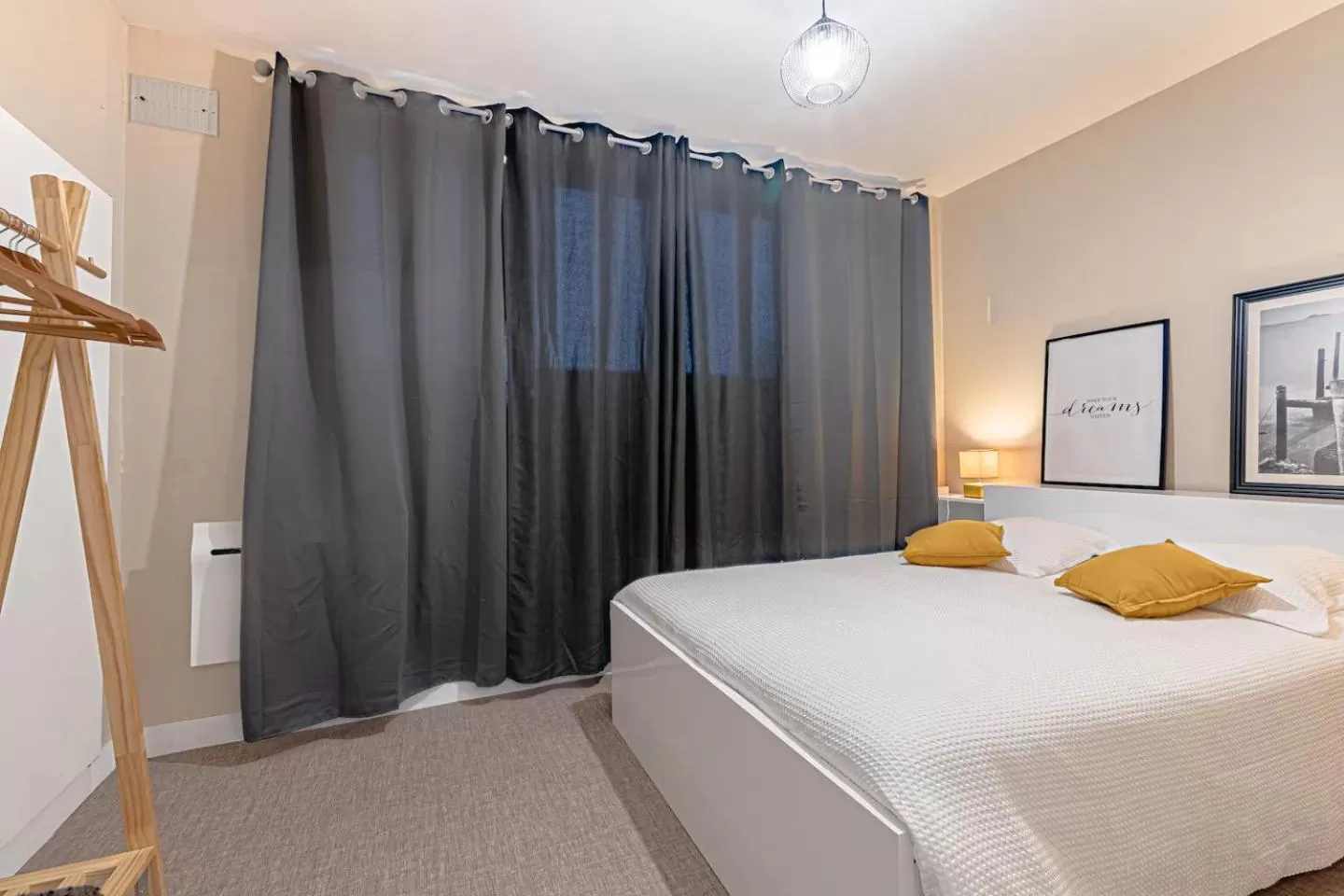 Bedroom, Bed in T2 LUMINEUX PROCHE CHU ET FAC LETTRES BEAUX ARTS Dutreix 2