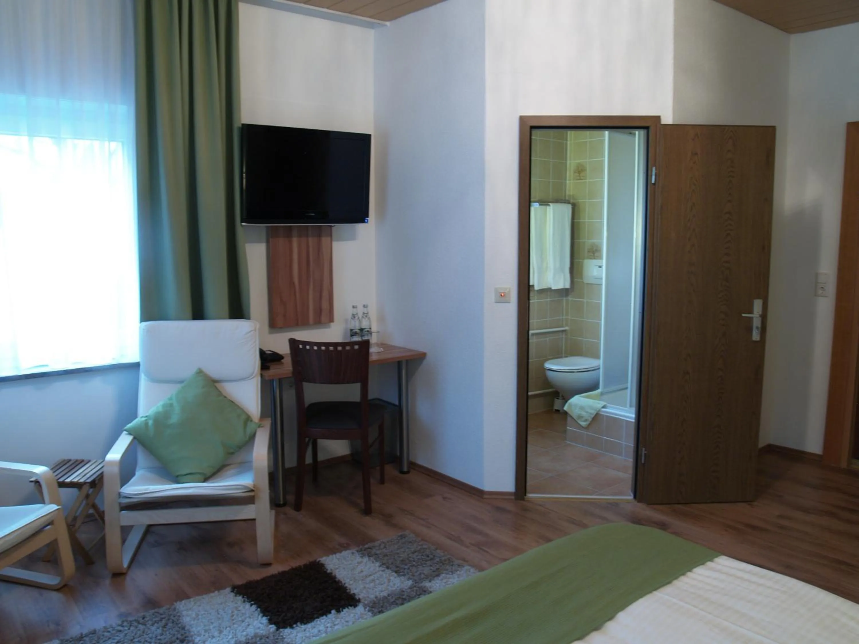 Photo of the whole room, Bed in Hotel Smart-Inn