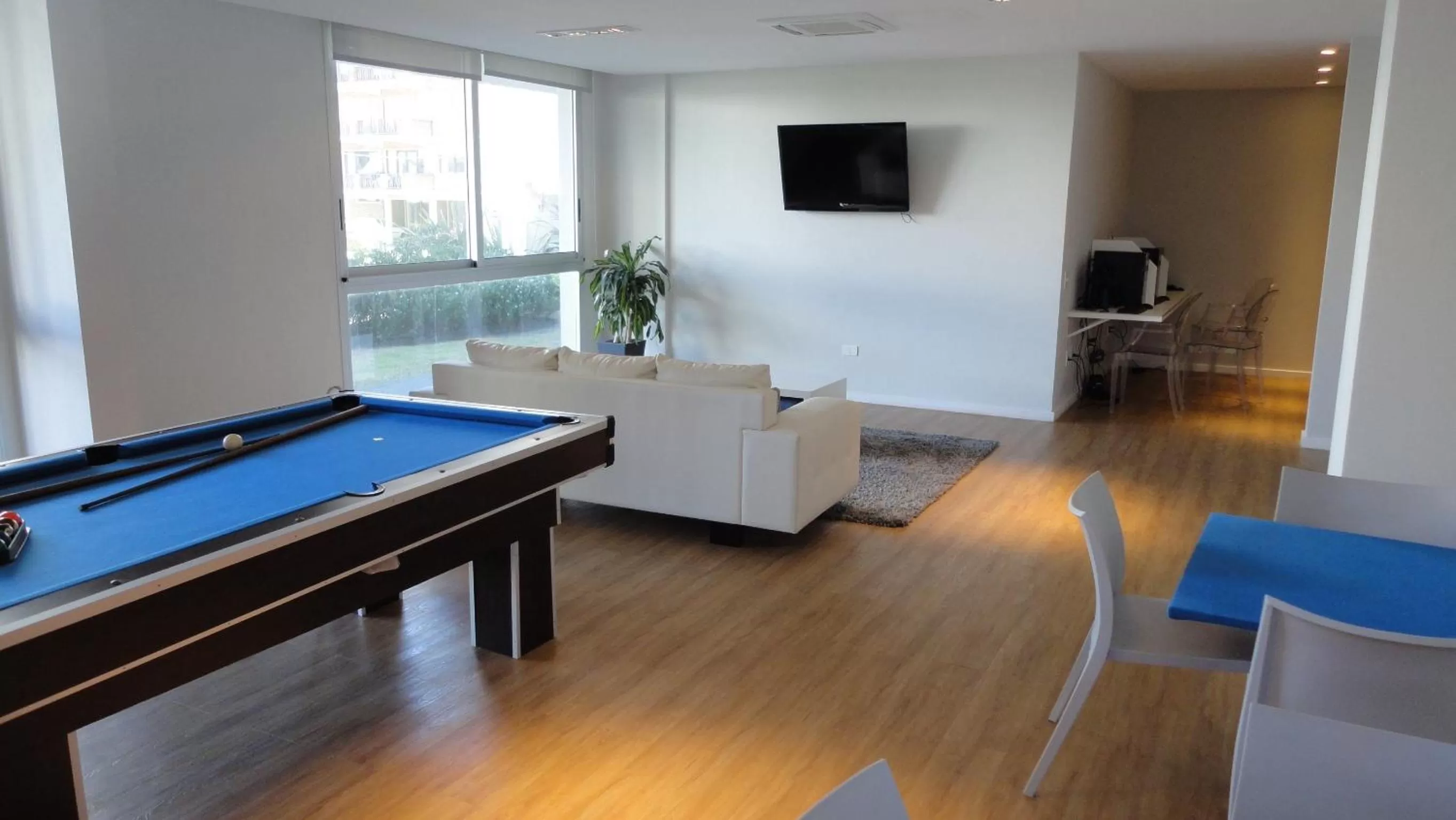 Game Room, Billiards in Arenas del mar