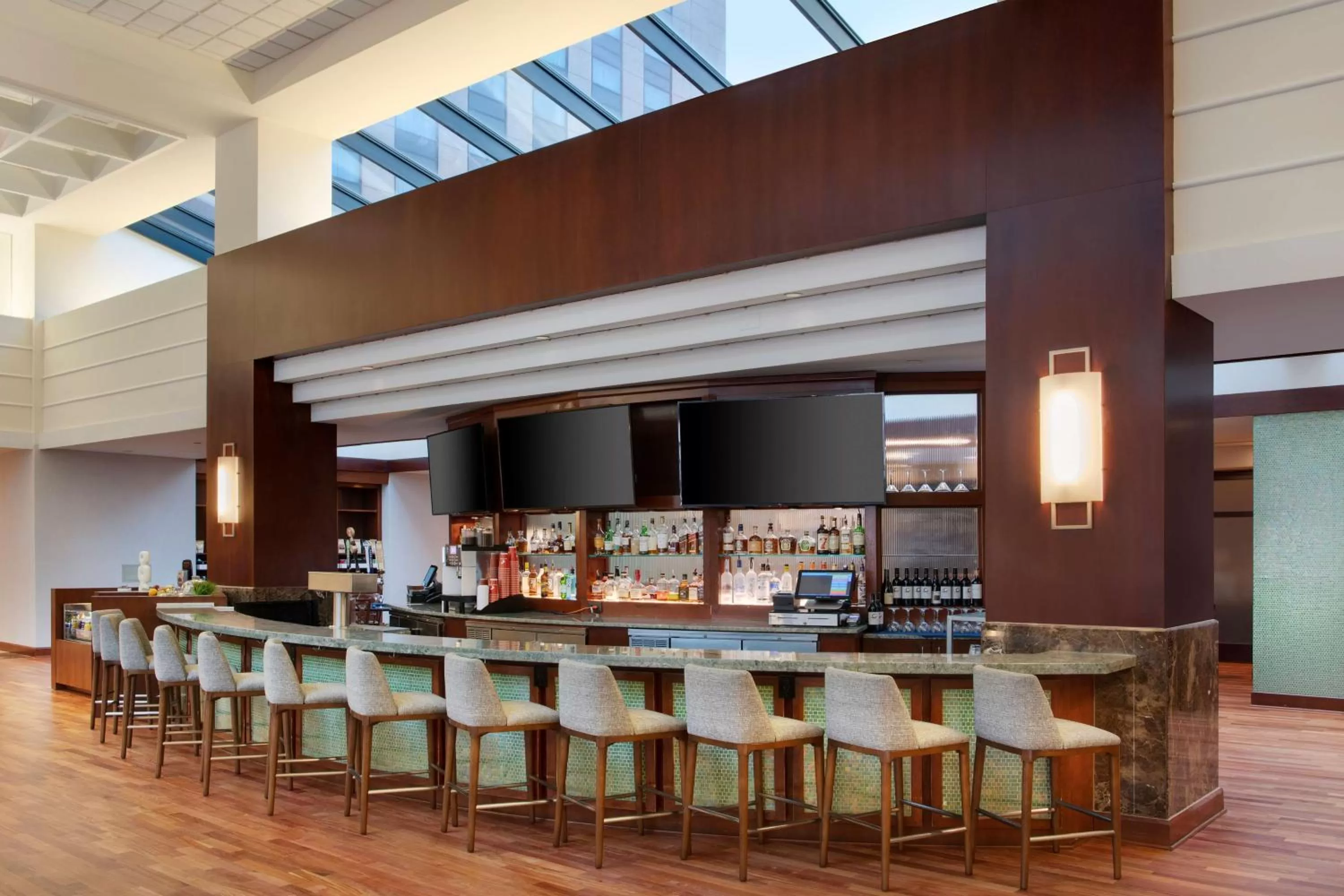 Lounge or bar in Hyatt Regency Dulles