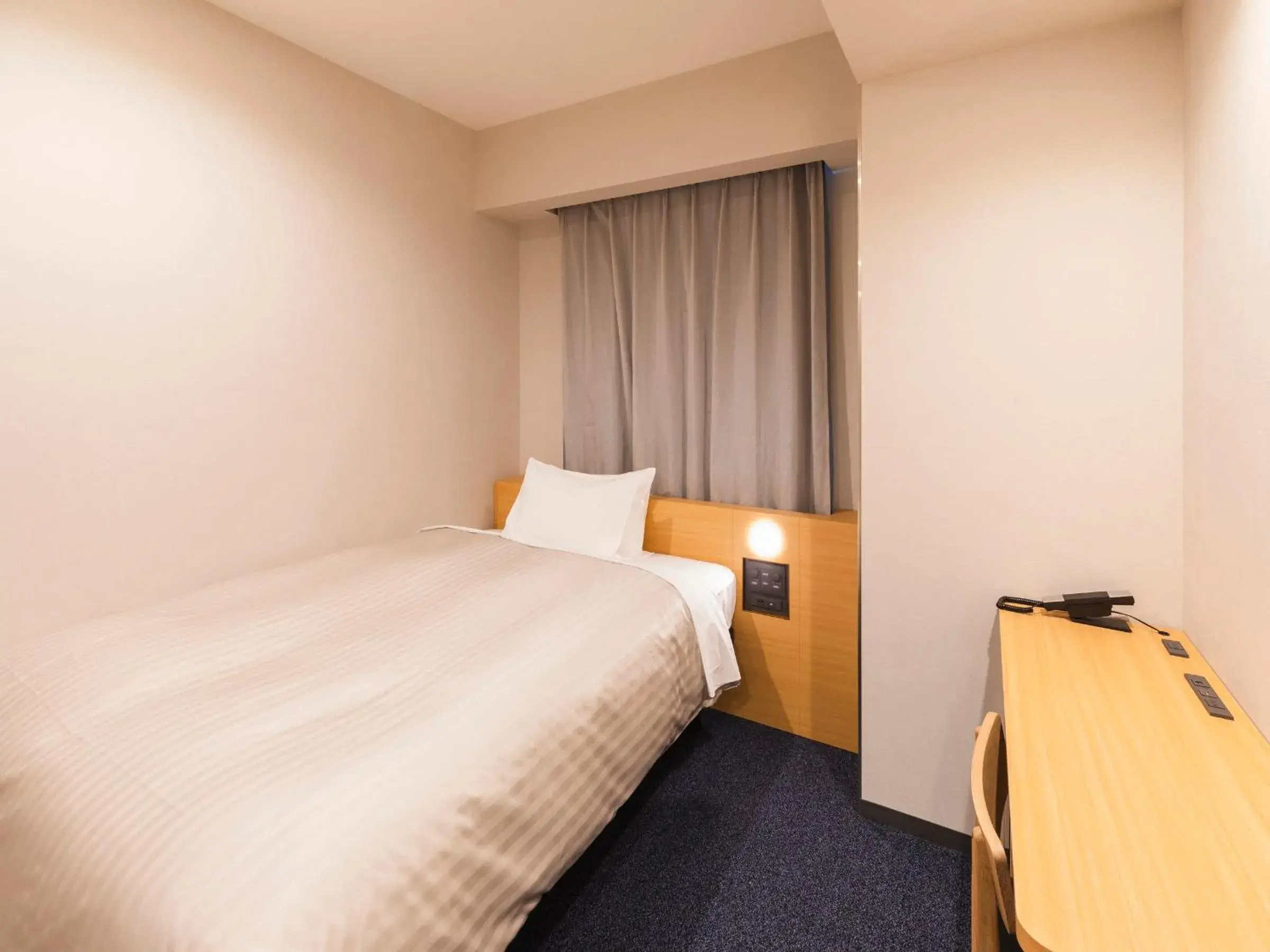 Standard Single Room - single occupancy - Non-Smoking in Sotetsu Fresa Inn Daimon Standard Single Room - single occupancy - Non-Smoking in Sotetsu Fresa Inn Daimon