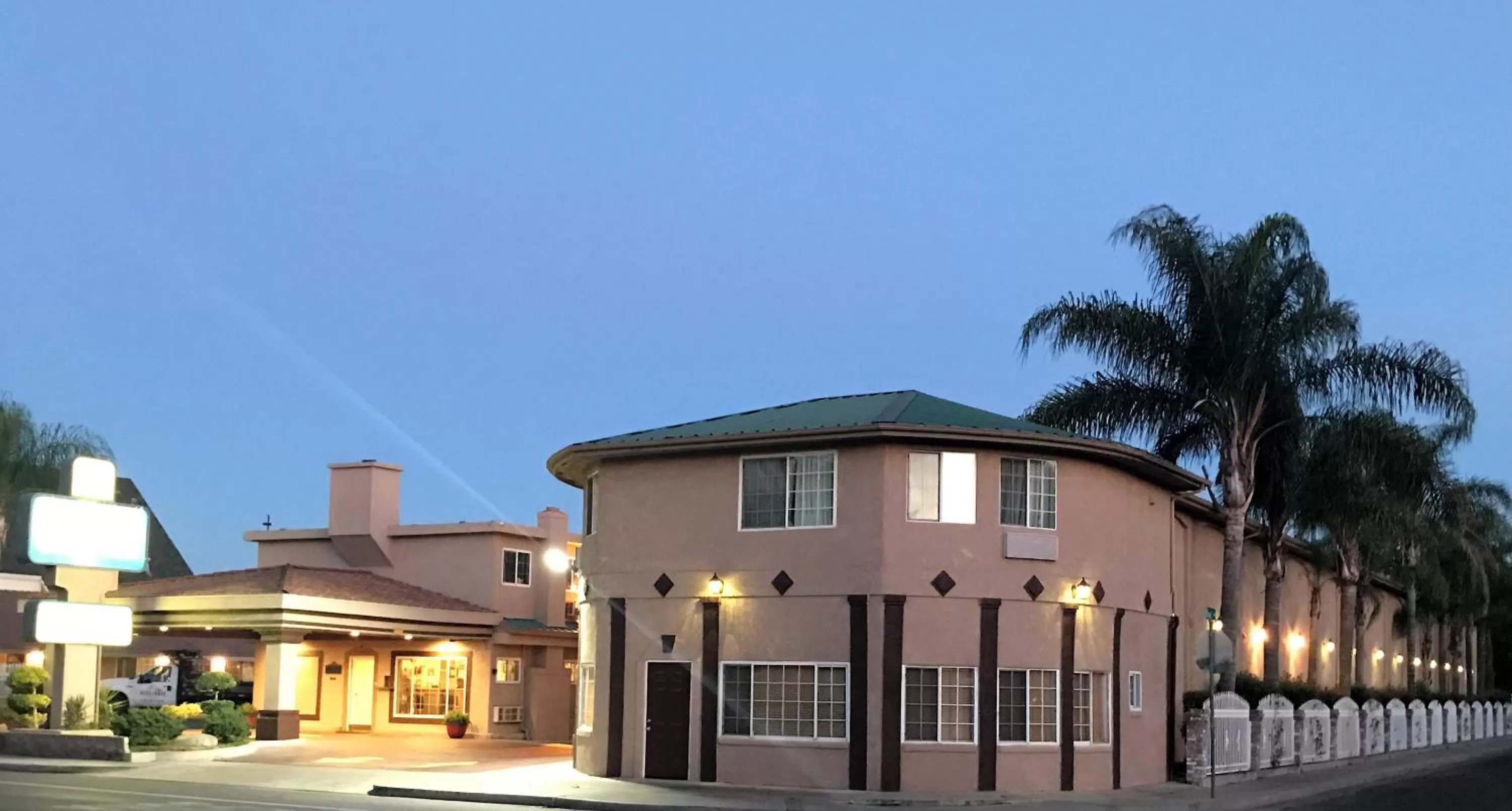 Travel Lodge by Wyndham Merced Yosemite