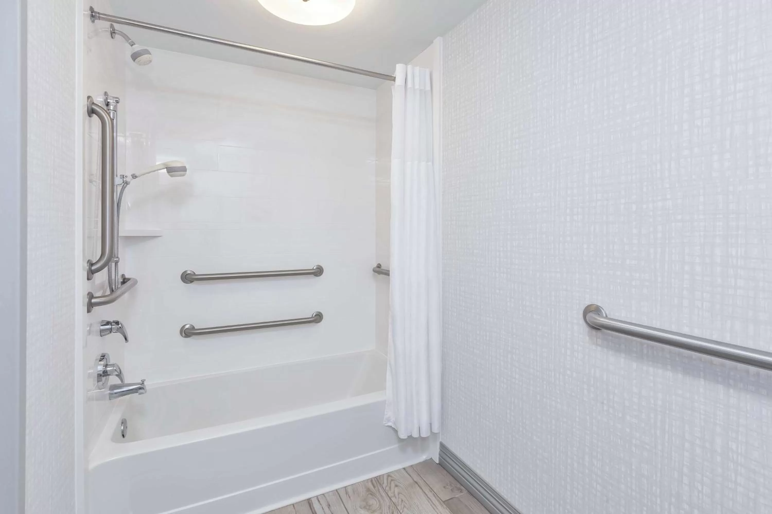 Bathroom in Hampton Inn & Suites Wells-Ogunquit