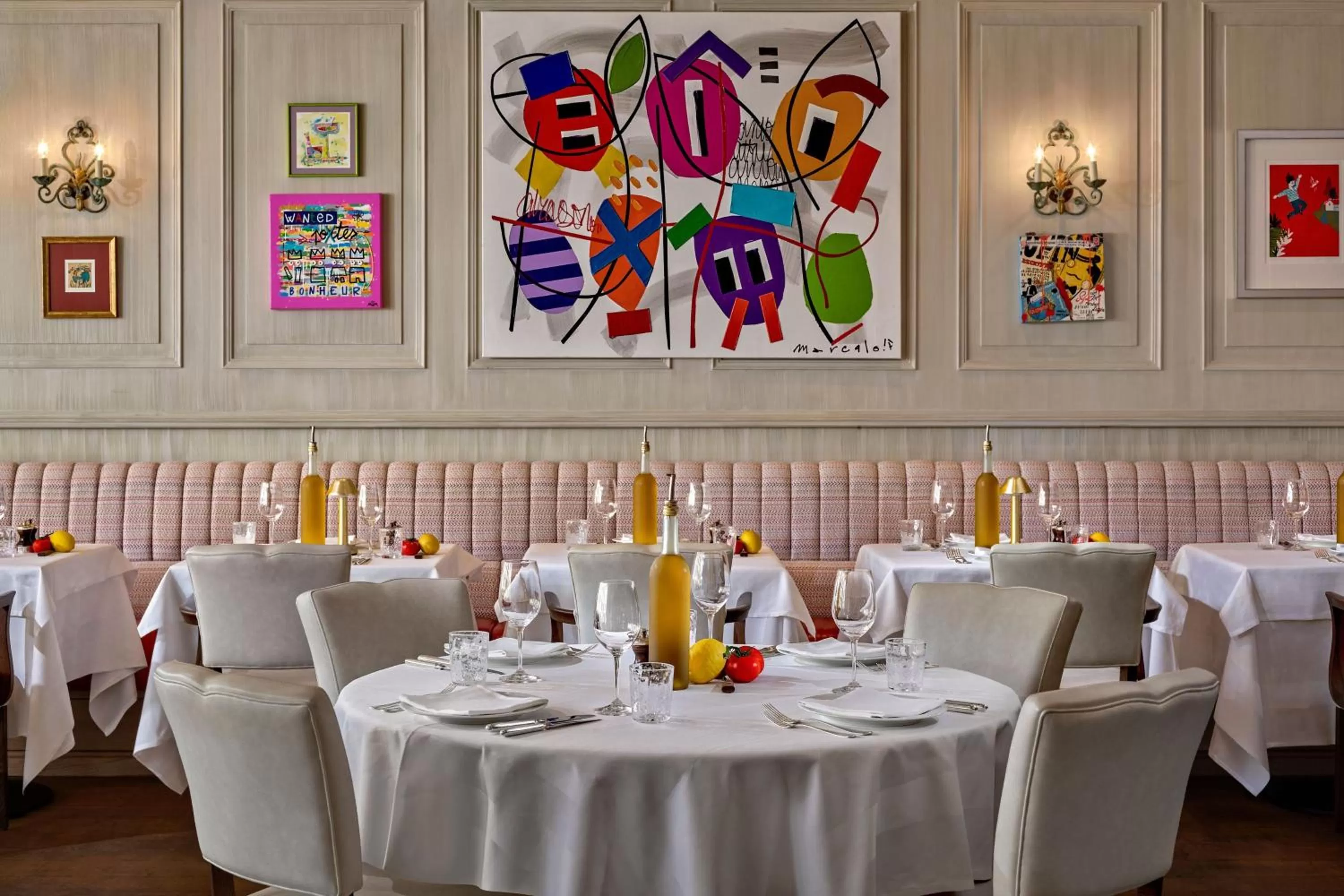 Lounge or bar in Parklane, a Luxury Collection Resort & Spa, Limassol