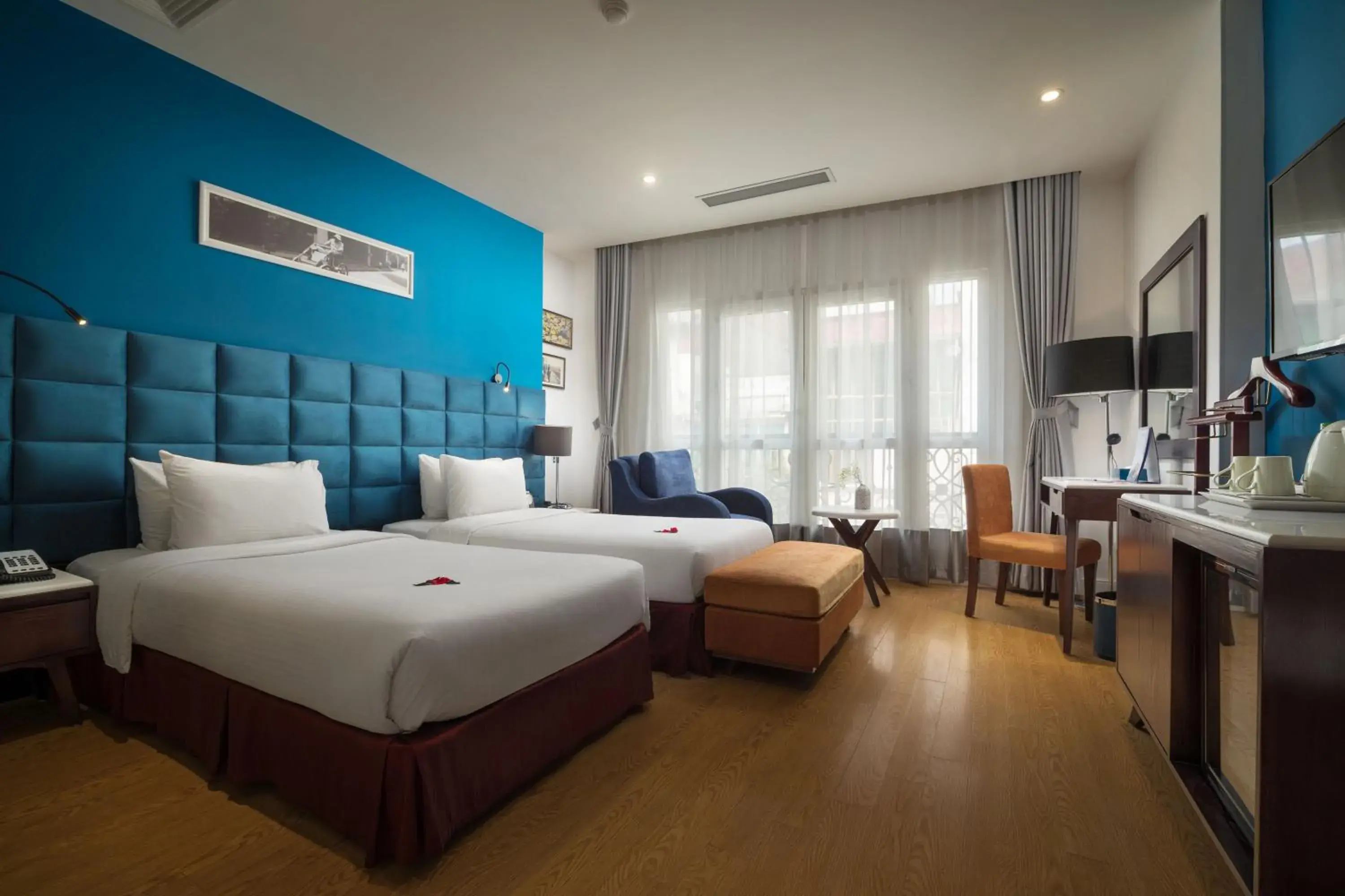 Twin Room with City View in Hanoi Brilliant Hotel & Spa Twin Room with City View in Hanoi Brilliant Hotel & Spa