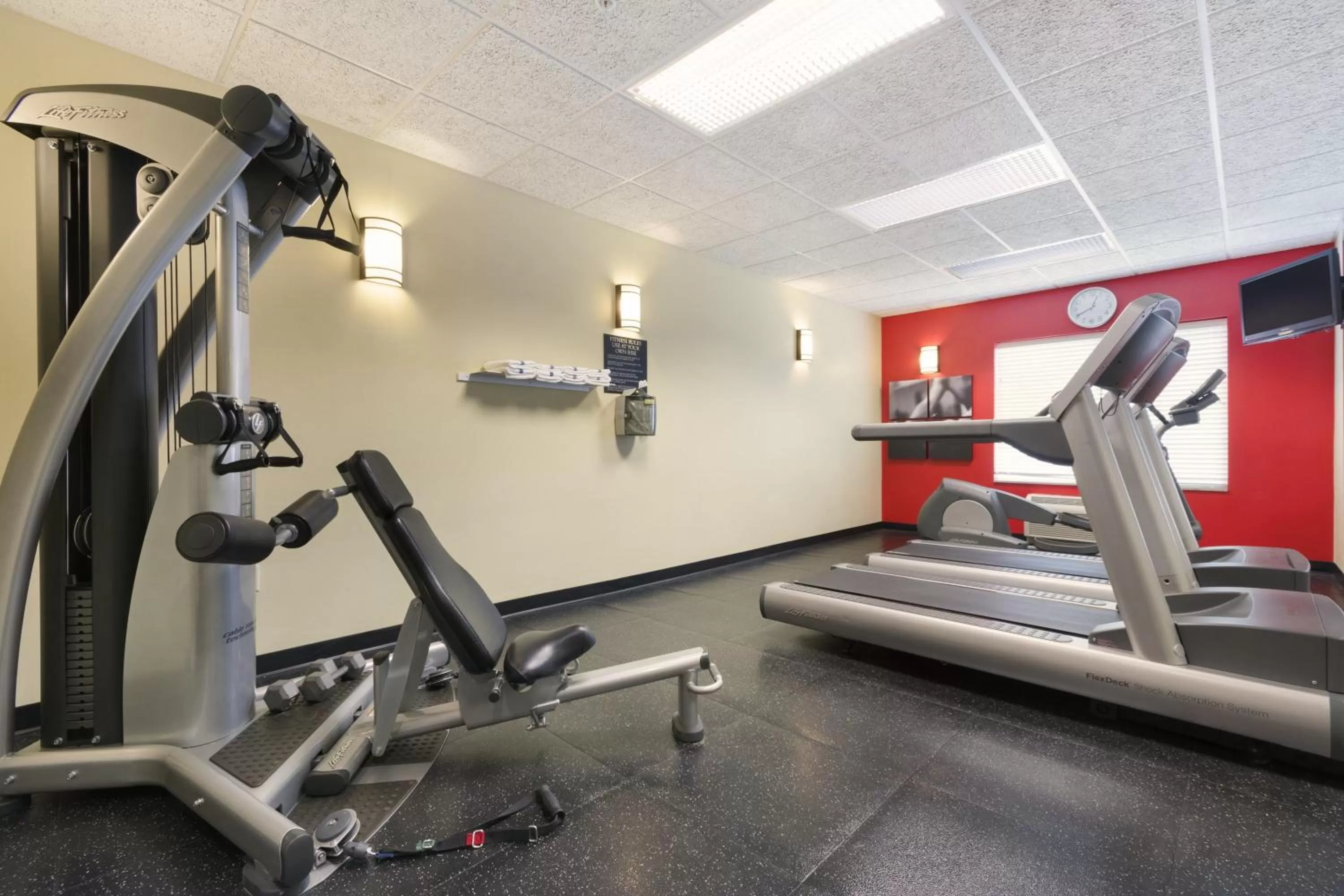 Fitness centre/facilities in Country Inn & Suites by Radisson, Covington, LA