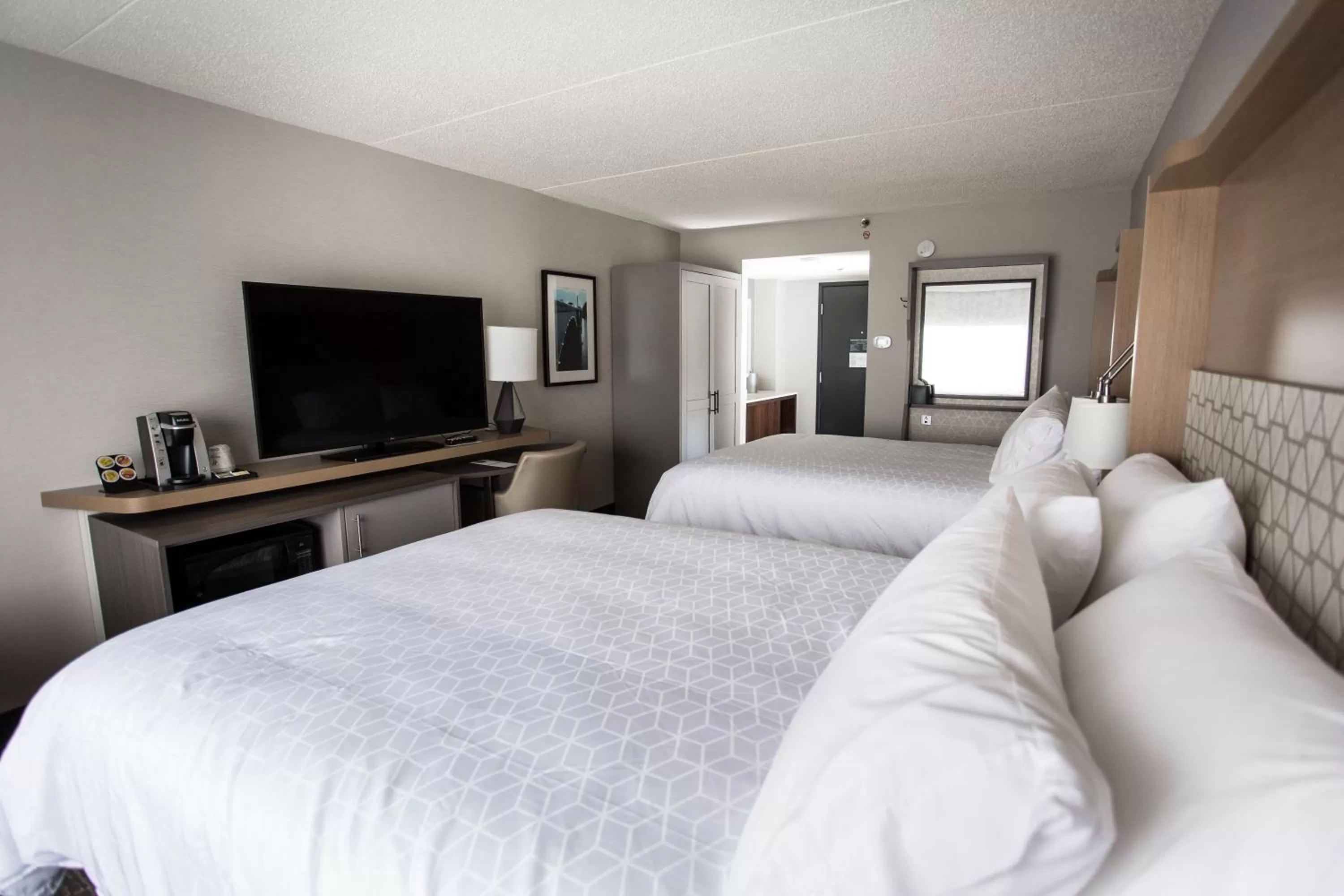 Photo of the whole room, Bed in Holiday Inn Grand Rapids Downtown by IHG