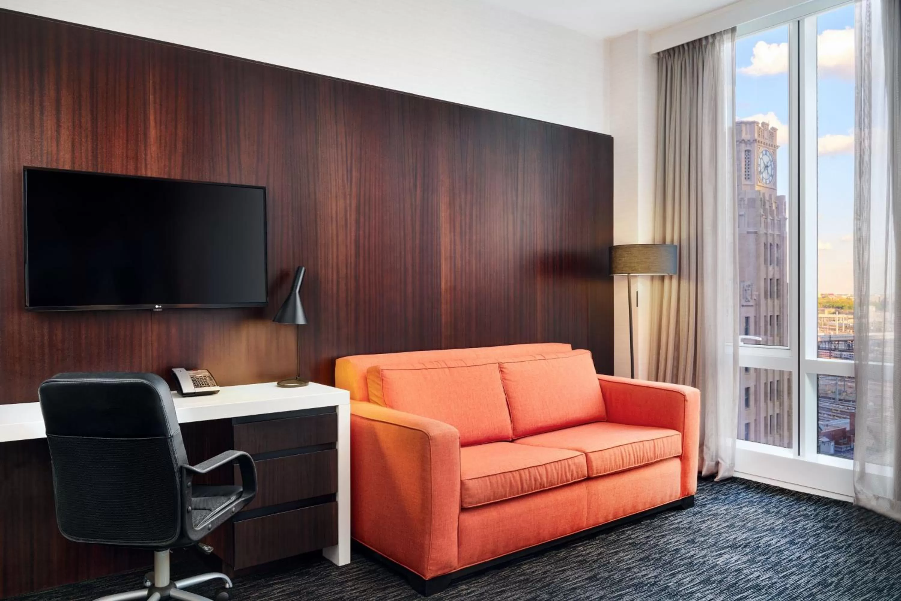 Superior Family Room in Courtyard by Marriott Long Island City/New York Manhattan View