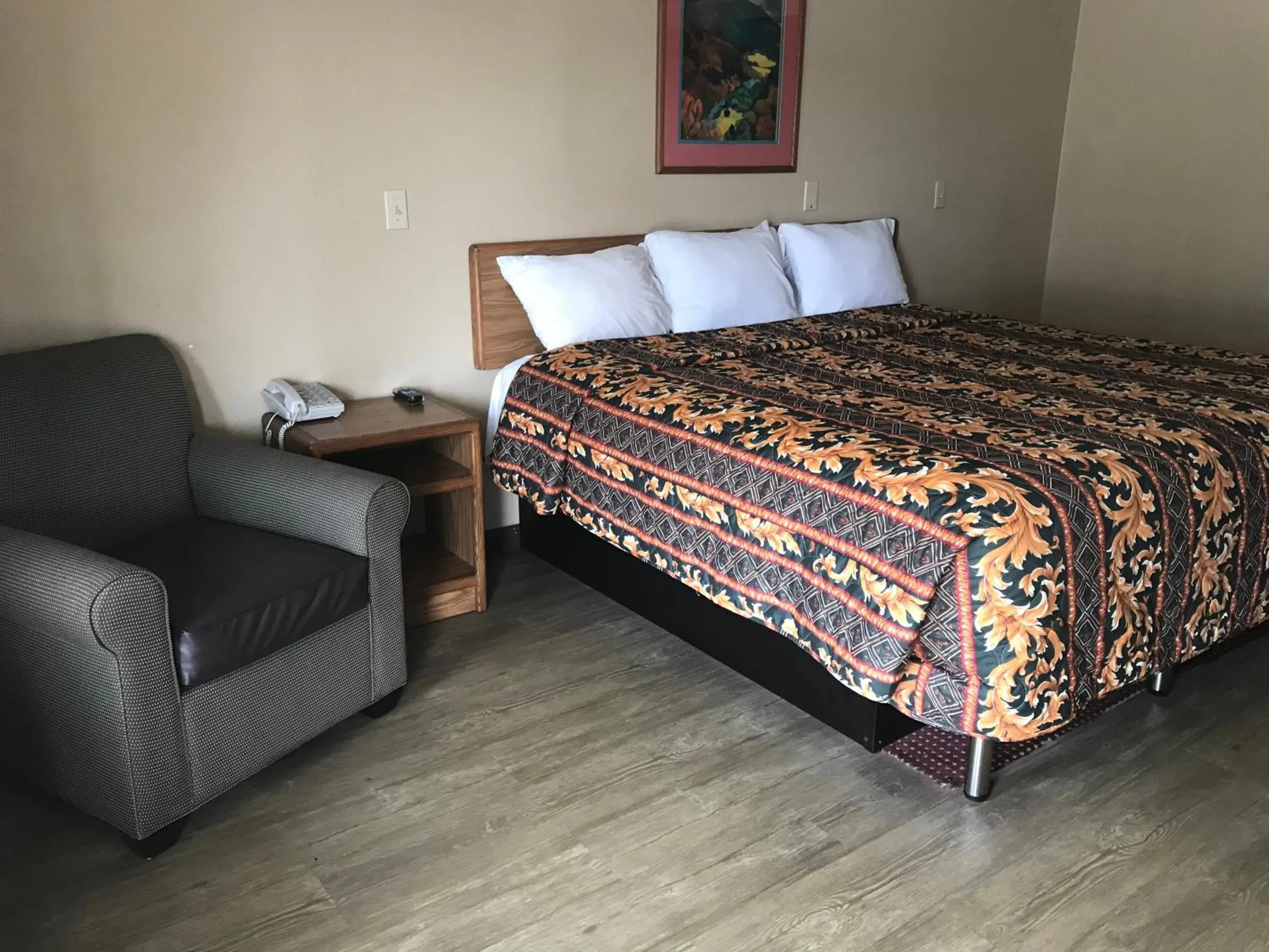 King Room - Smoking in Memphis Inn King Room - Smoking in Memphis Inn