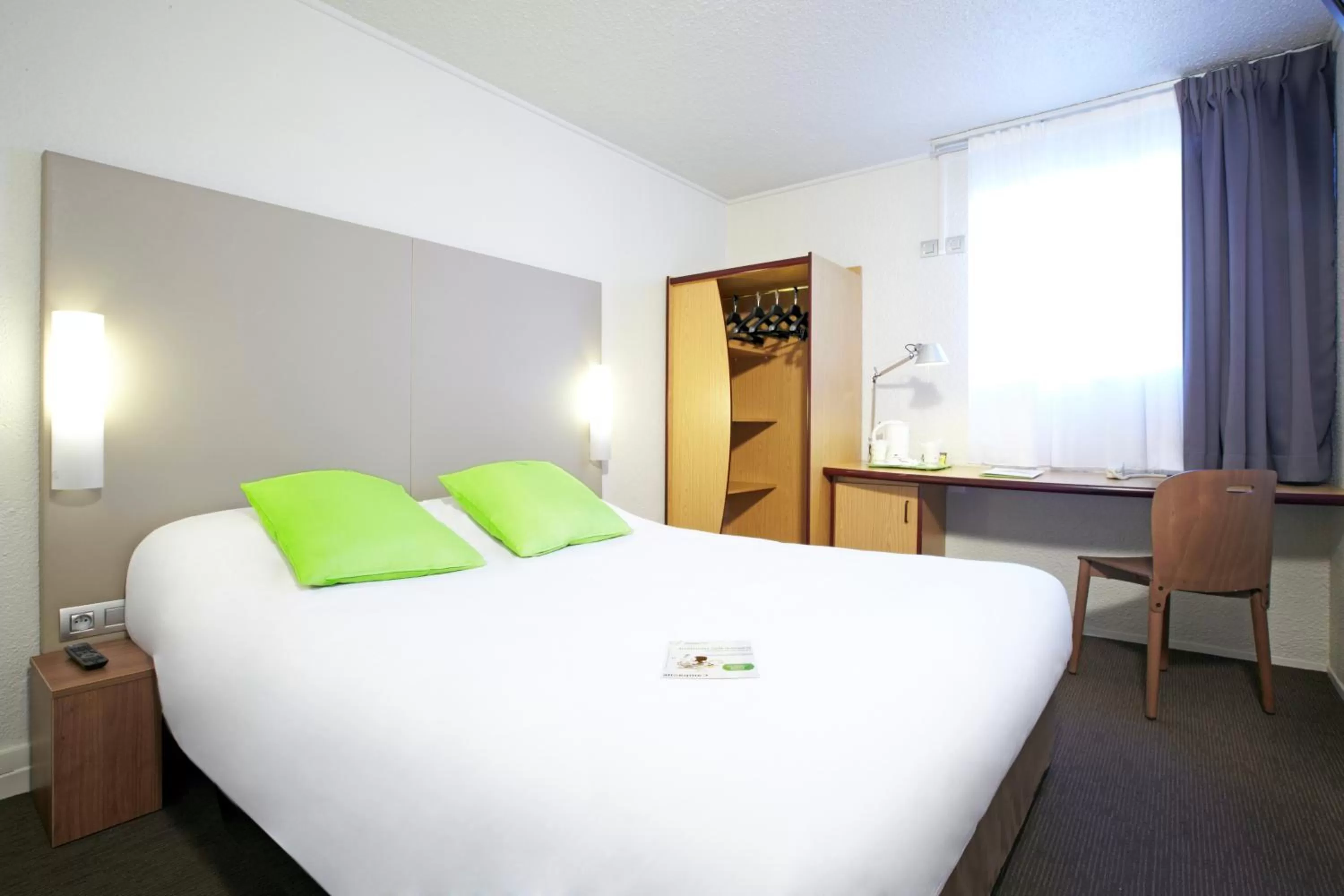 Bedroom, Bed in Campanile Villejuif