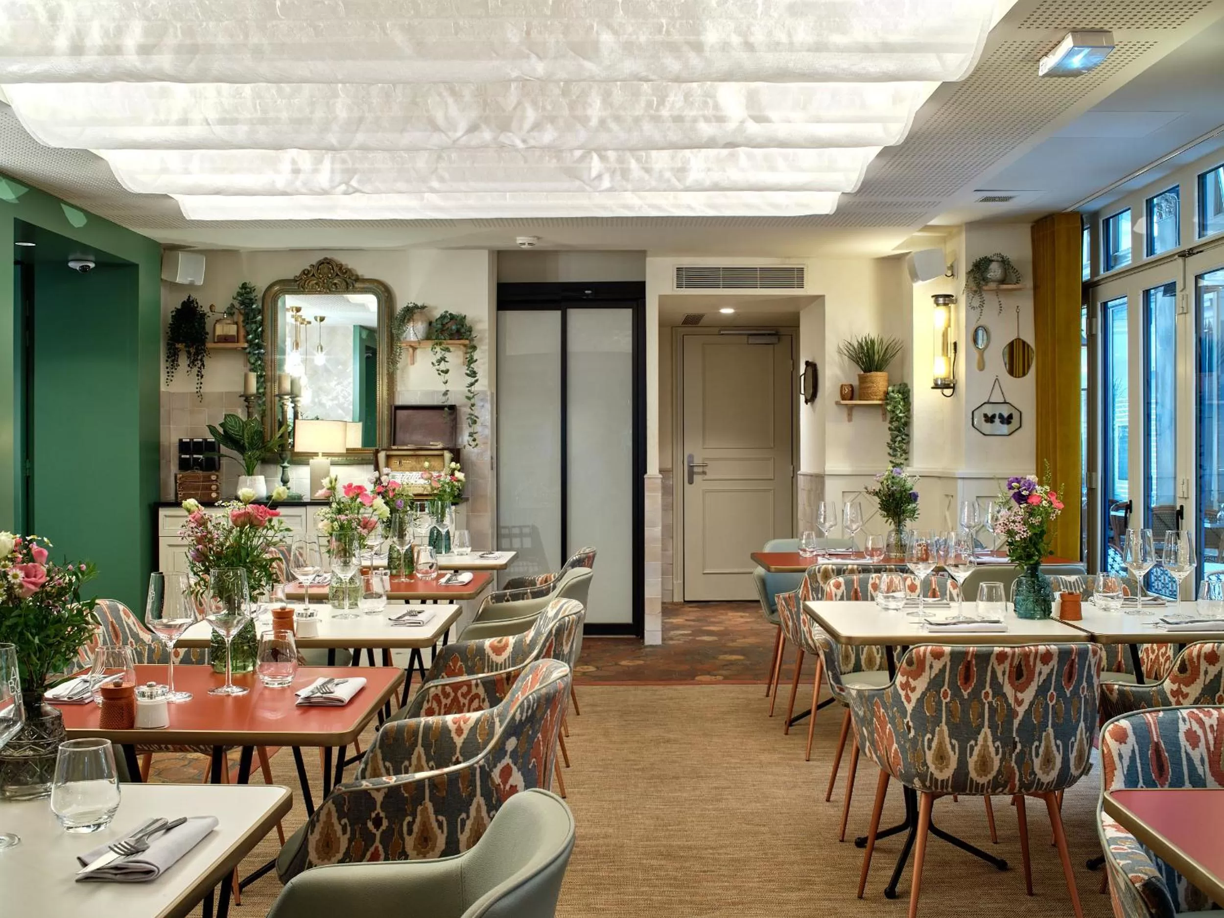 Restaurant/places to eat in Royal Madeleine Hotel & Spa