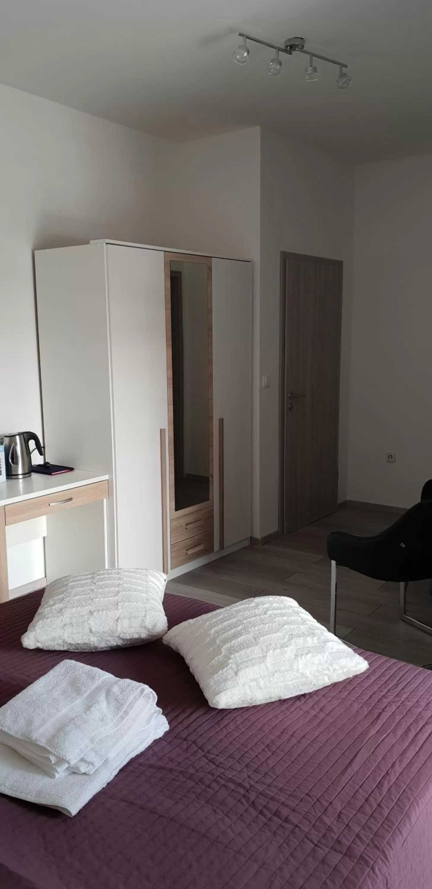 Bed in KE-TO Zagreb Airport Rooms