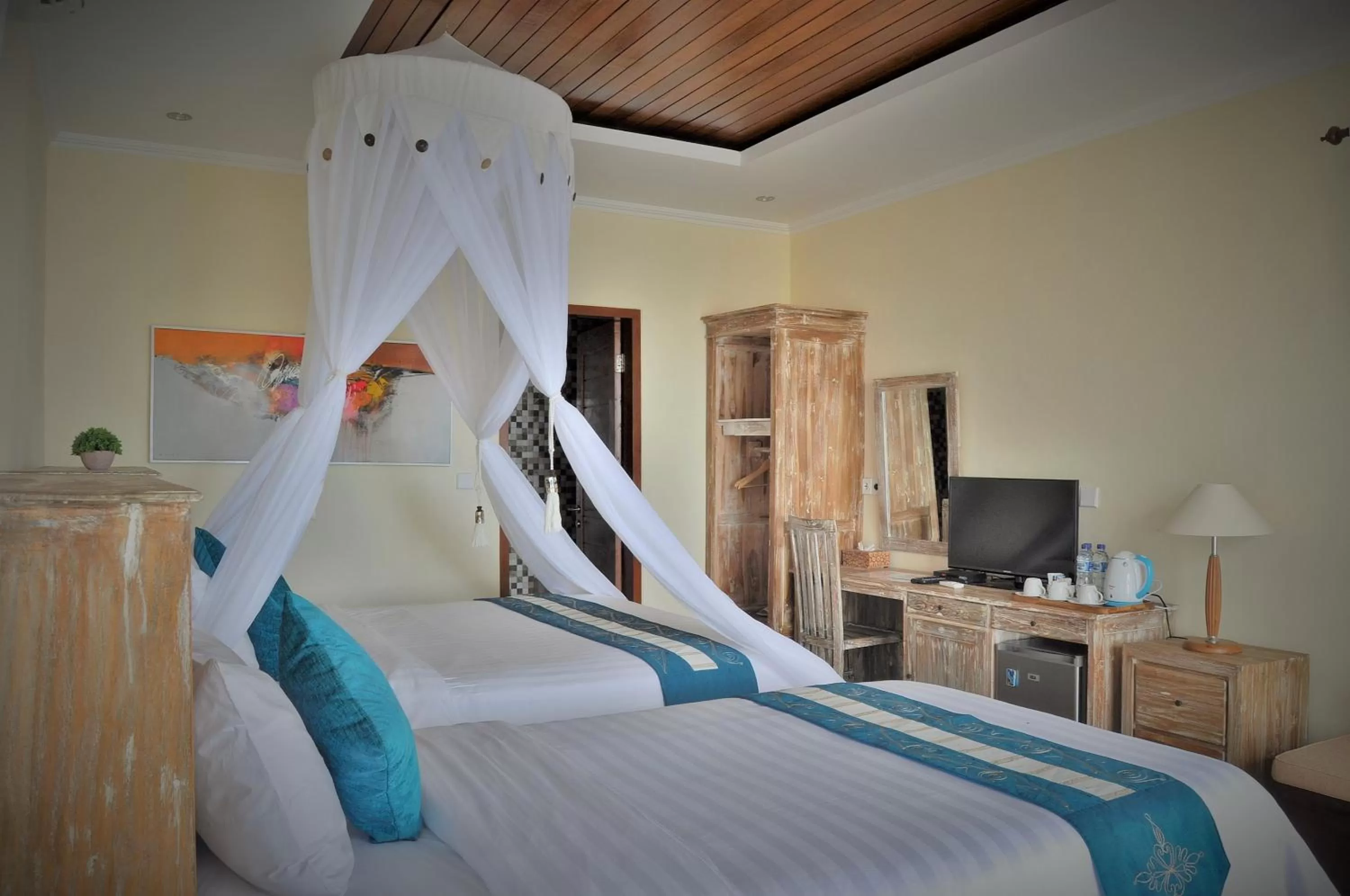 TV and multimedia, Bed in Ocean Terrace Suite And Spa Luxury