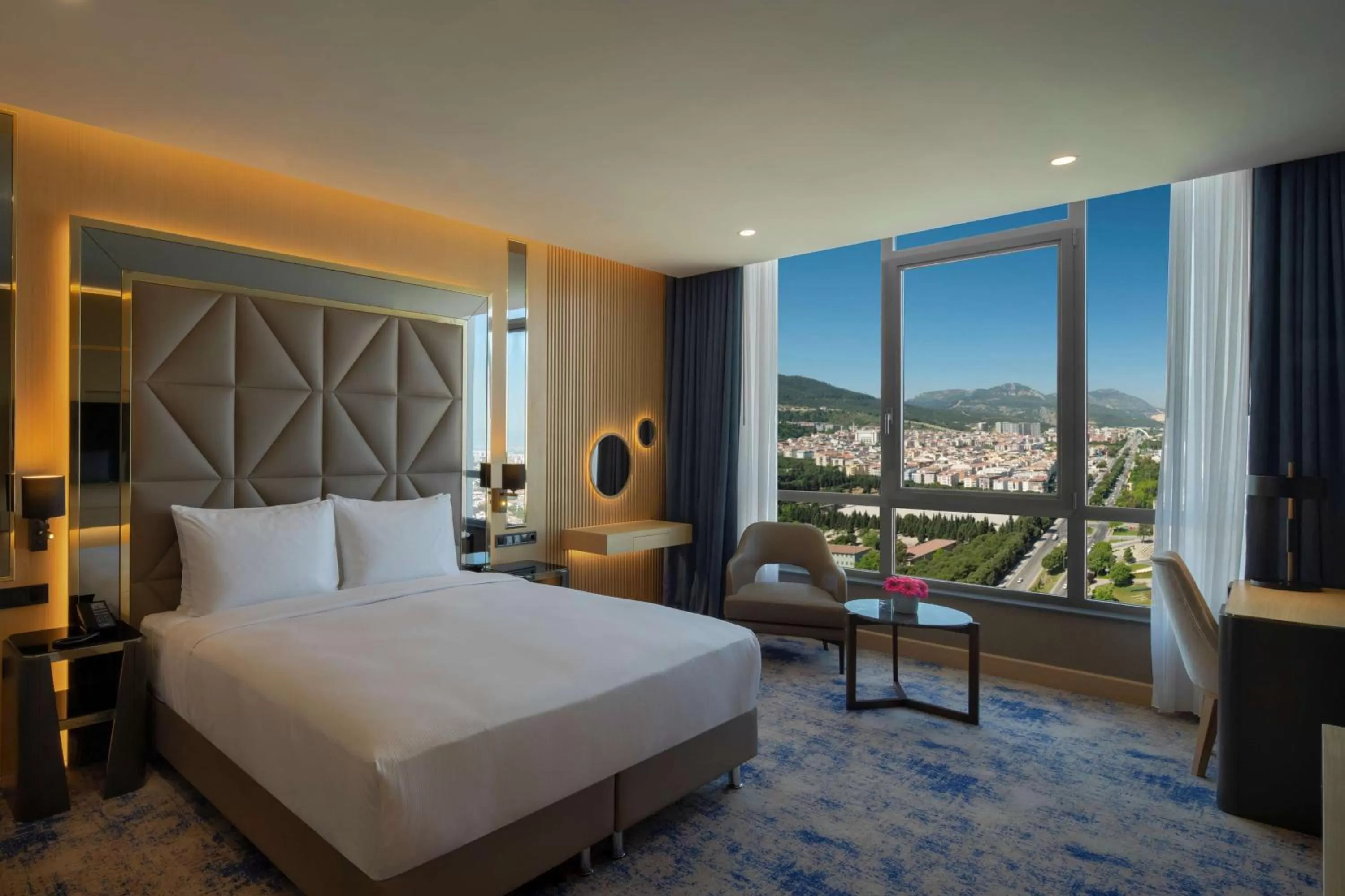 Bedroom, Bed in DoubleTree by Hilton Manisa