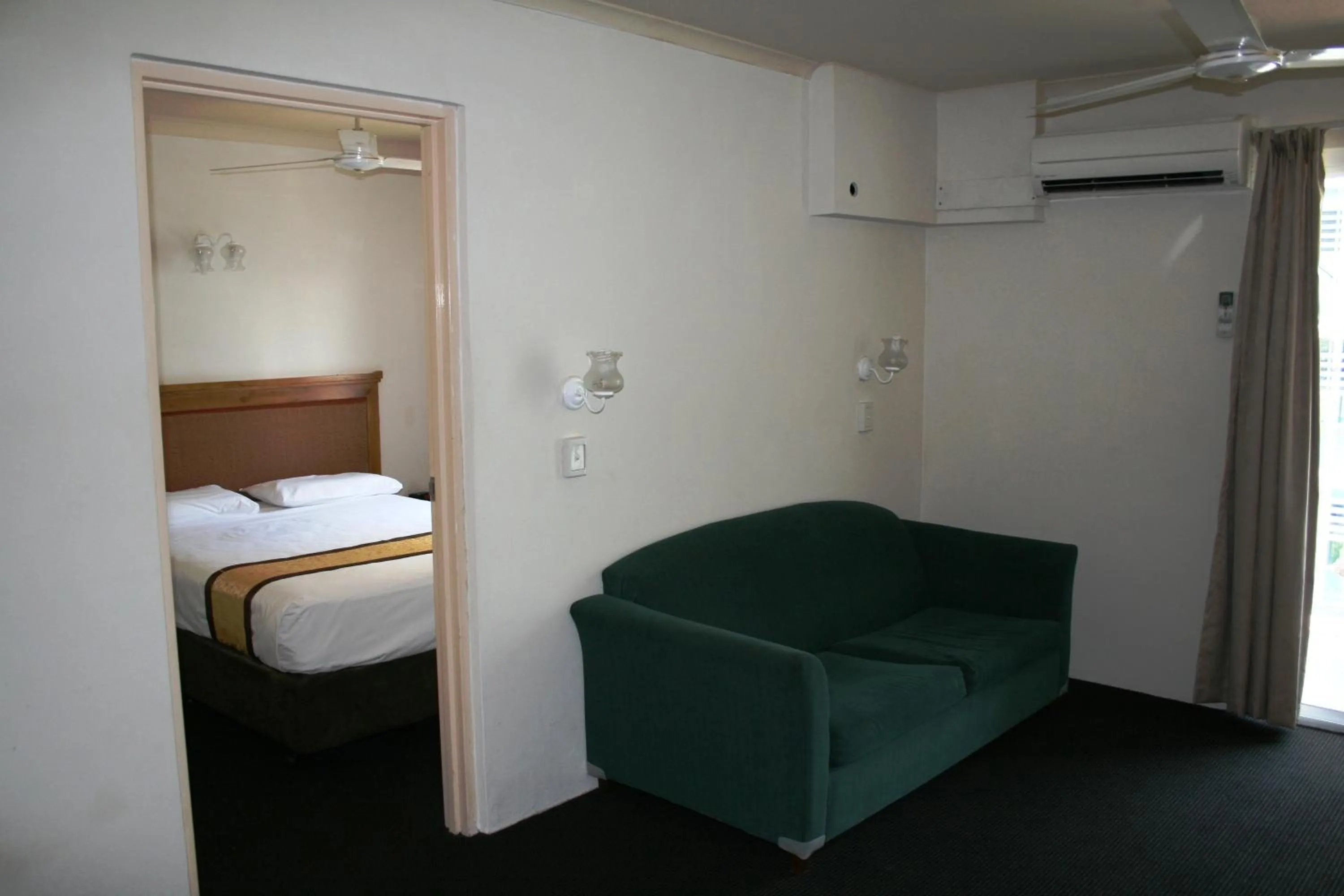 Living room, Bed in Luma Luma Holiday Apartments