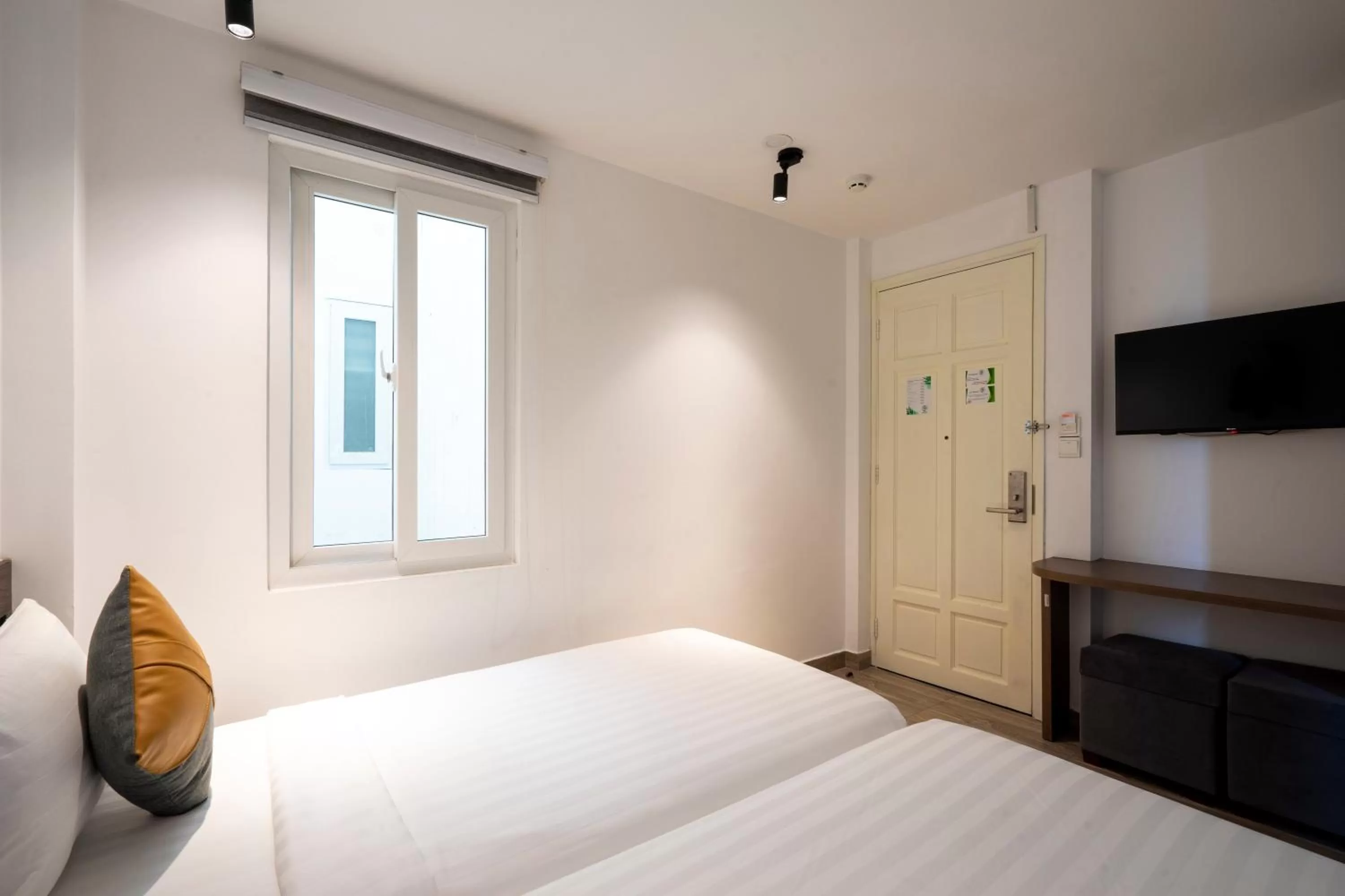 Bedroom, Bed in La Airport Tan Binh Hotel