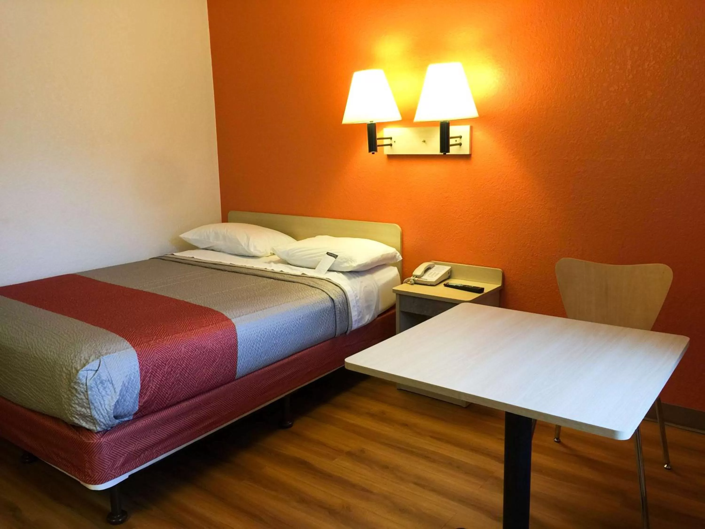 Other, Bed in Motel 6-Roseville, MN - Minneapolis North