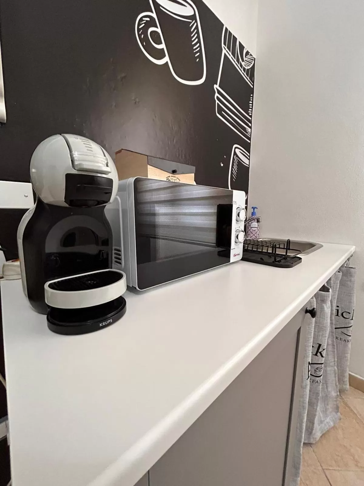 Coffee/tea facilities, Kitchen/Kitchenette in Amicka B&B