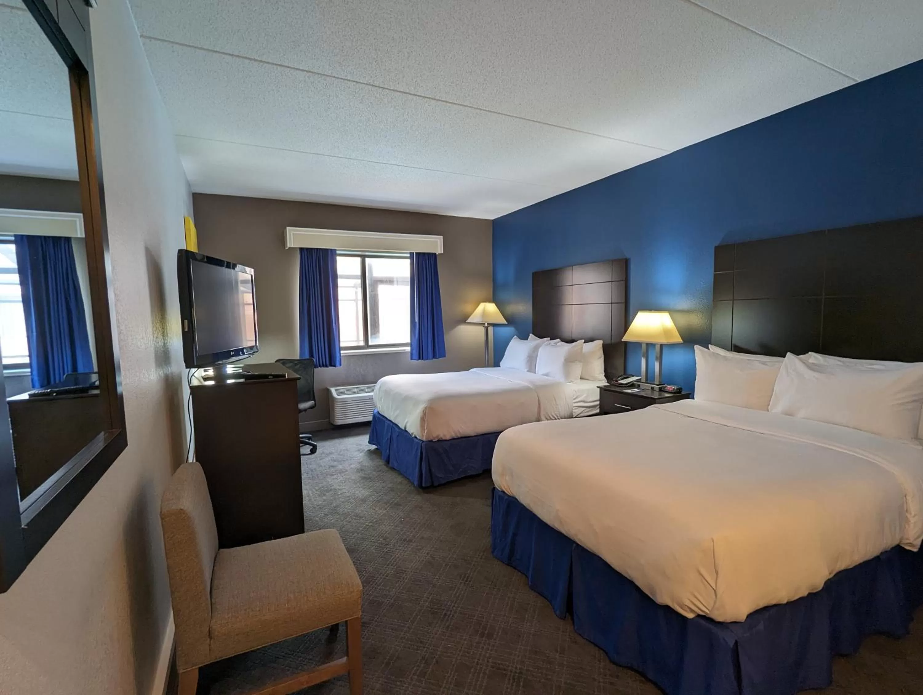 Double Room with Roll-In Shower - Accessible/Non-Smoking in Comfort Inn & Suites Mundelein-Vernon Hills