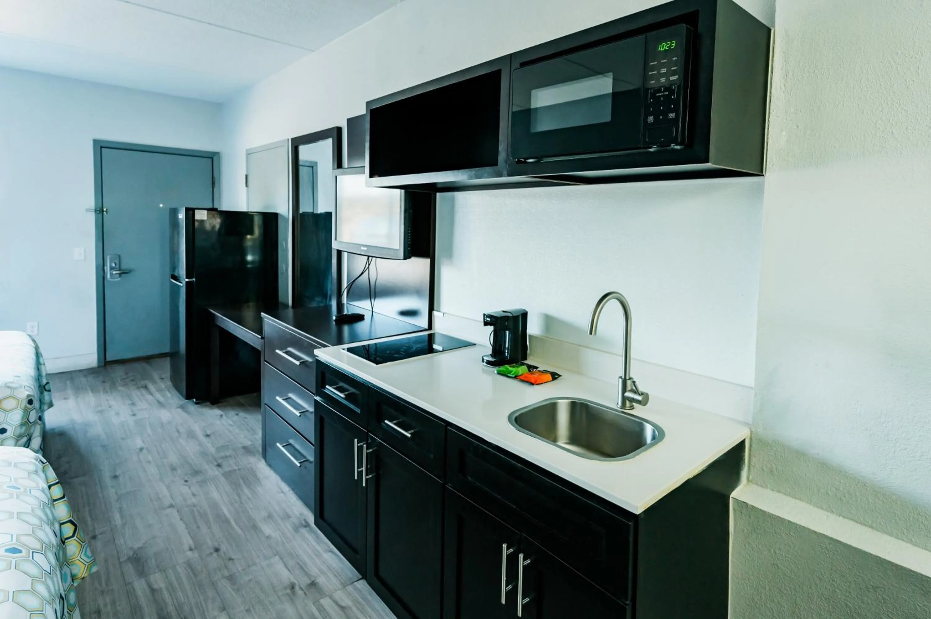 Kitchen or kitchenette in HomeTowne Studios by Red Roof San Antonio - SeaWorld Northwest