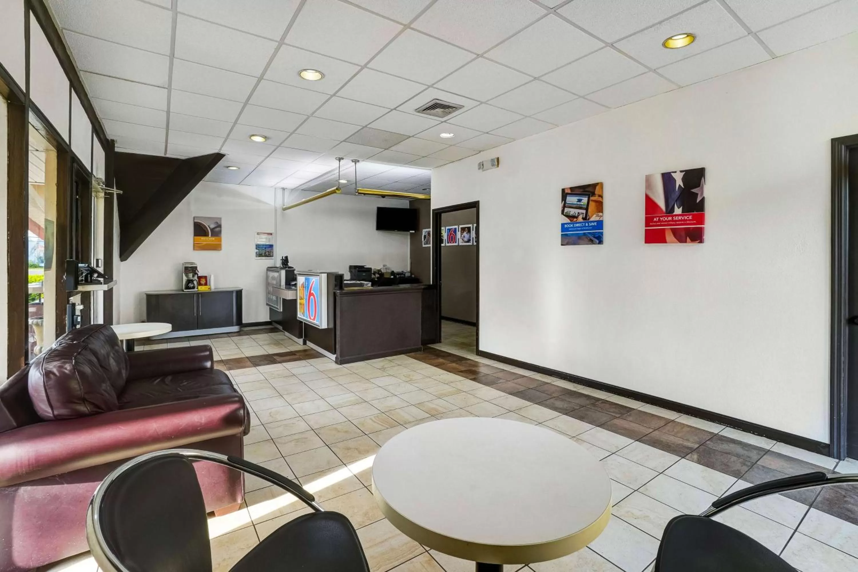 Lobby or reception in Motel 6-Lawrenceville, NJ