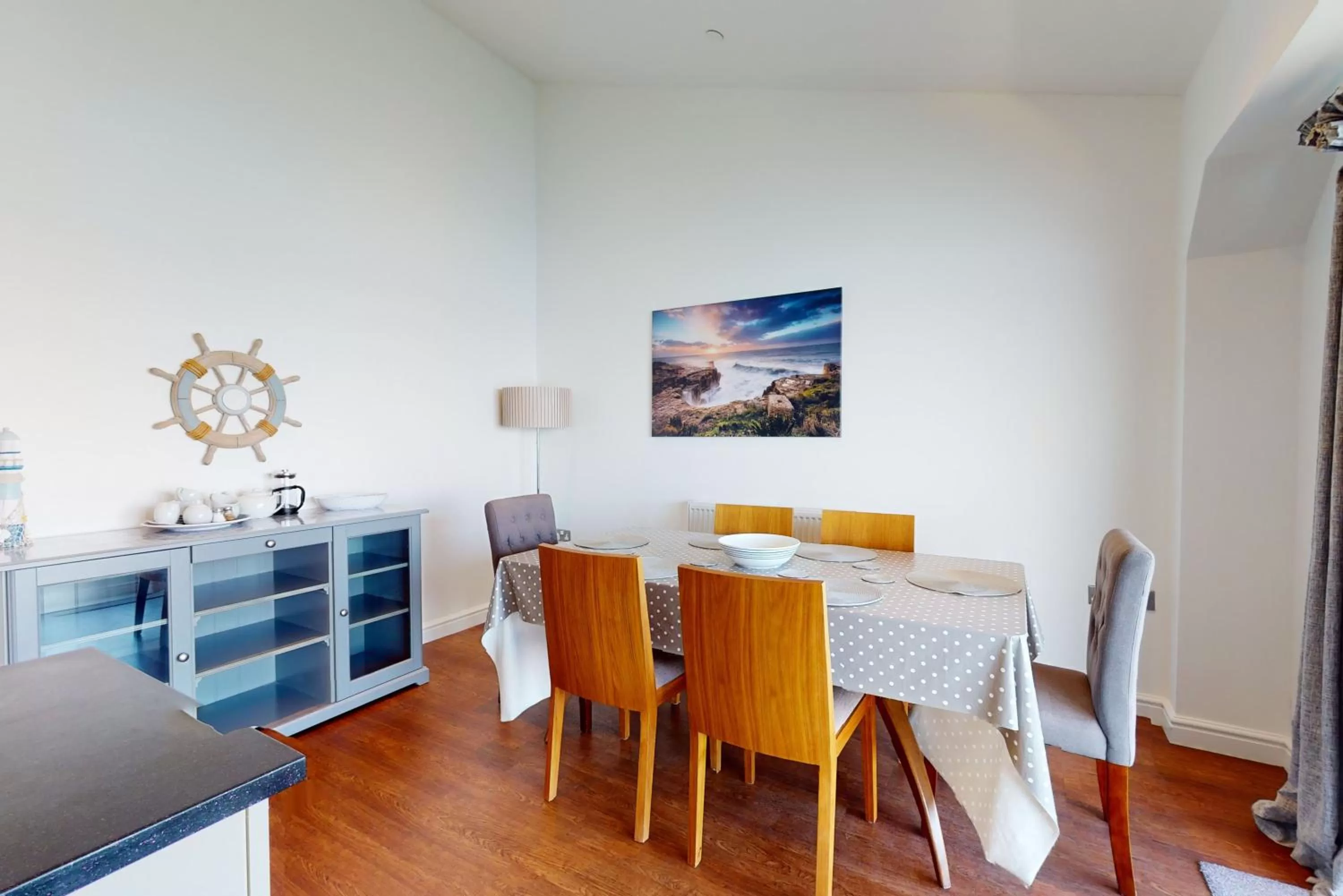 Dining area in Crabbers' Wharf