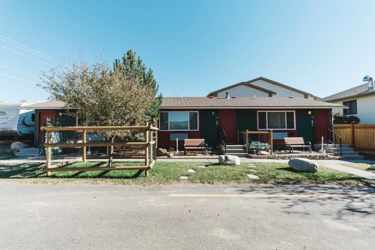 Property building in Yellowstone Gateway Inn