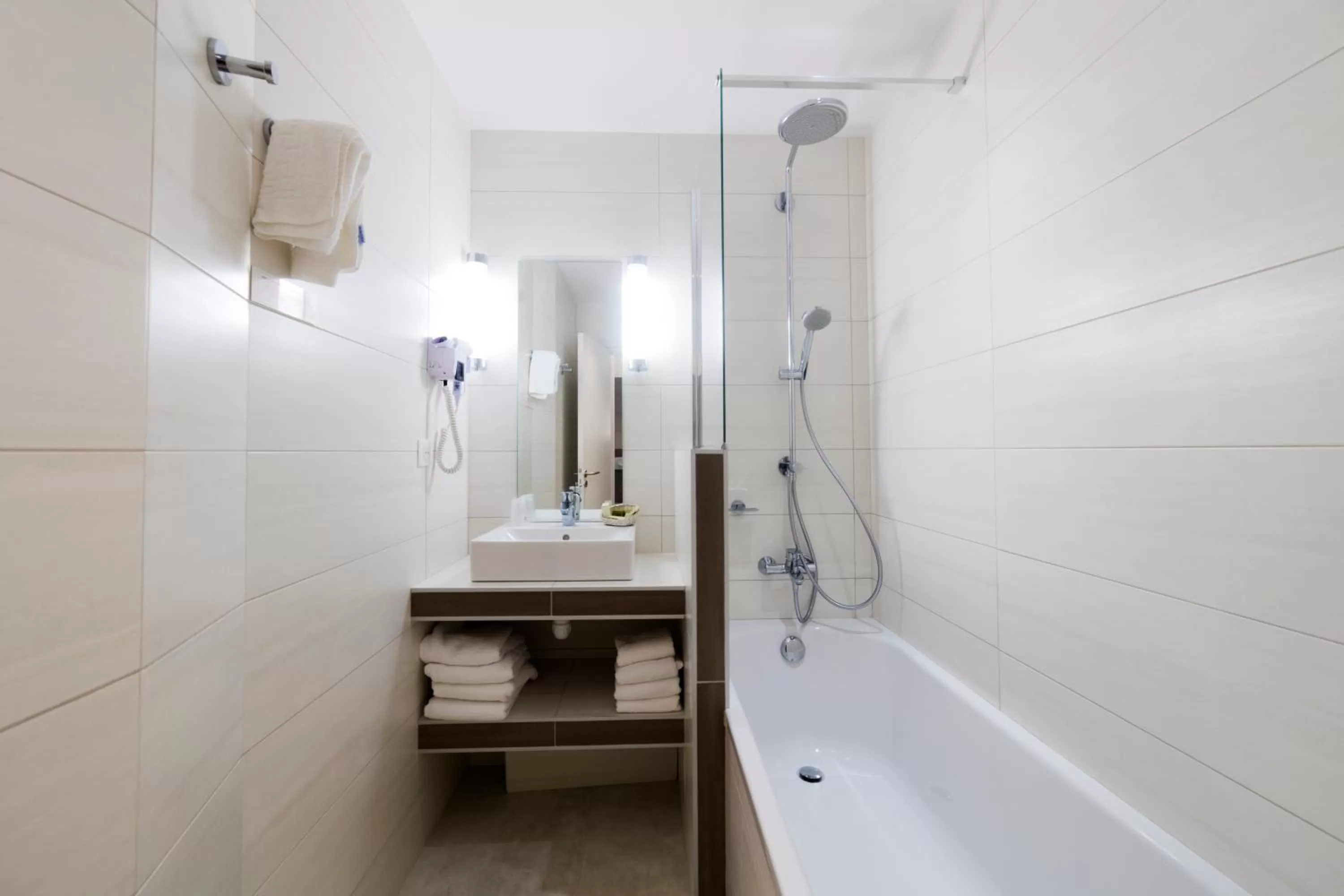 Bathroom in Logis Hôtel Restaurant Le Cours