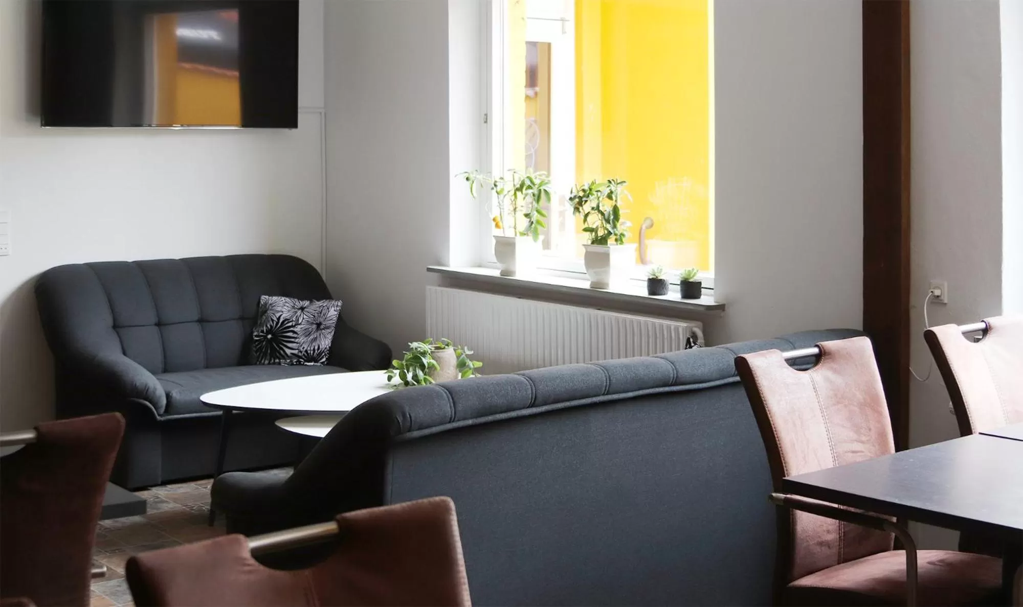 Communal lounge/ TV room, Seating Area in Kanns Hotel