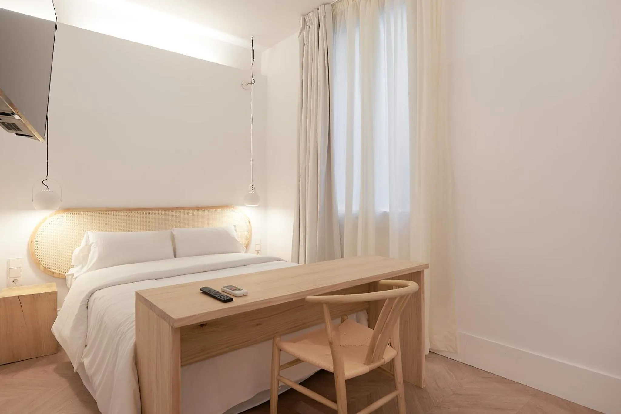 Seating area, Bed in The MO House