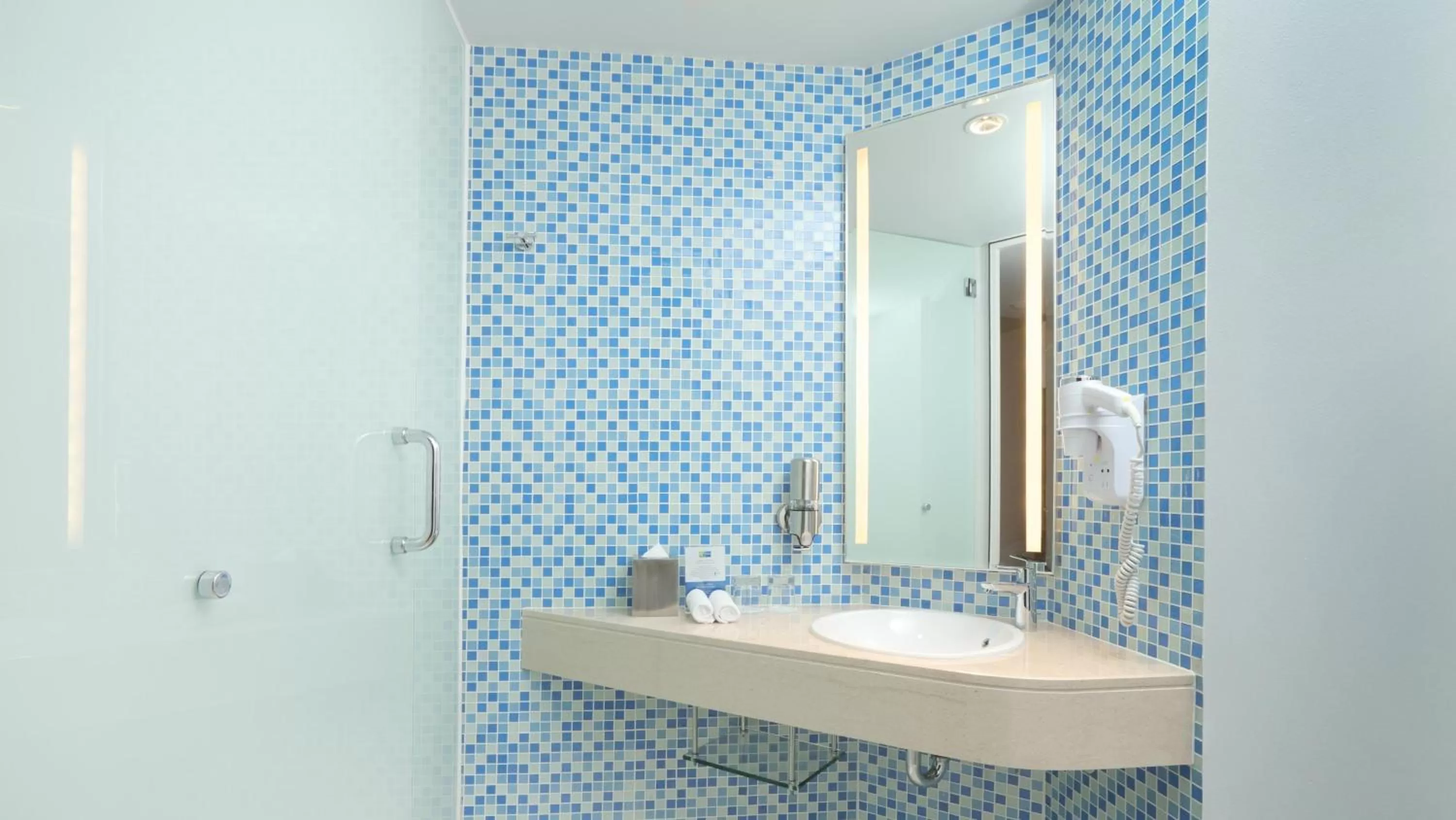 Bathroom in Holiday Inn Express Baruna by IHG