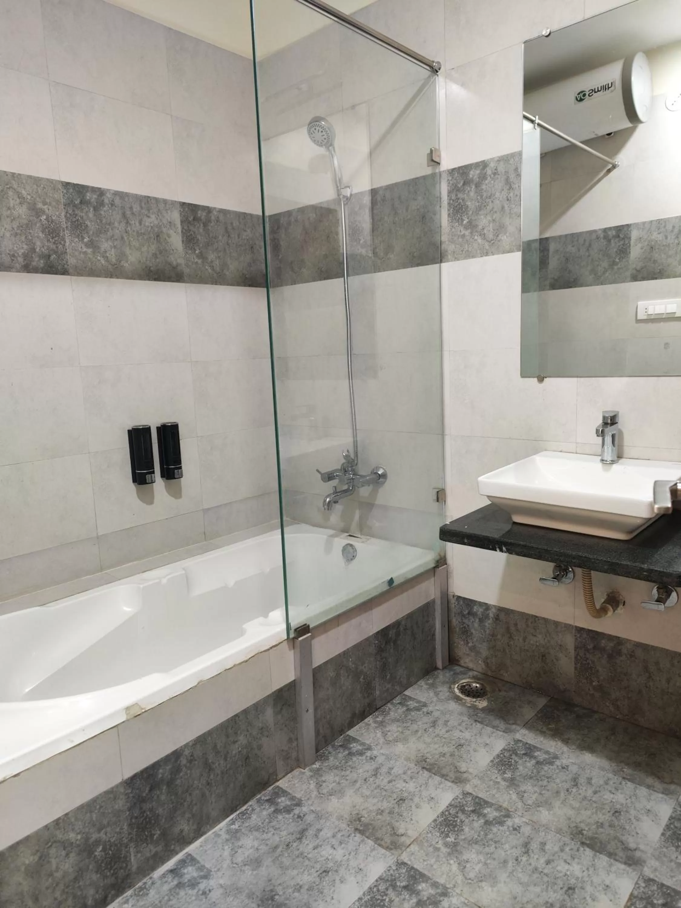 Shower in Hotel Green Apple