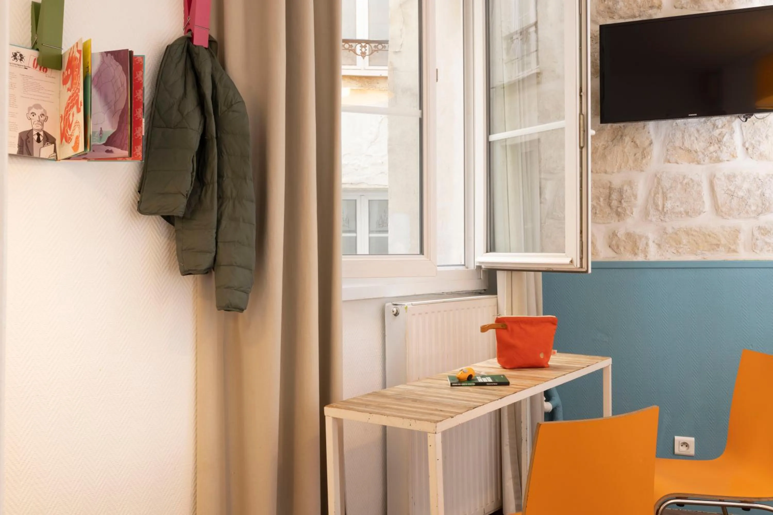 Bedroom in Le Regent Montmartre by Hiphophostels