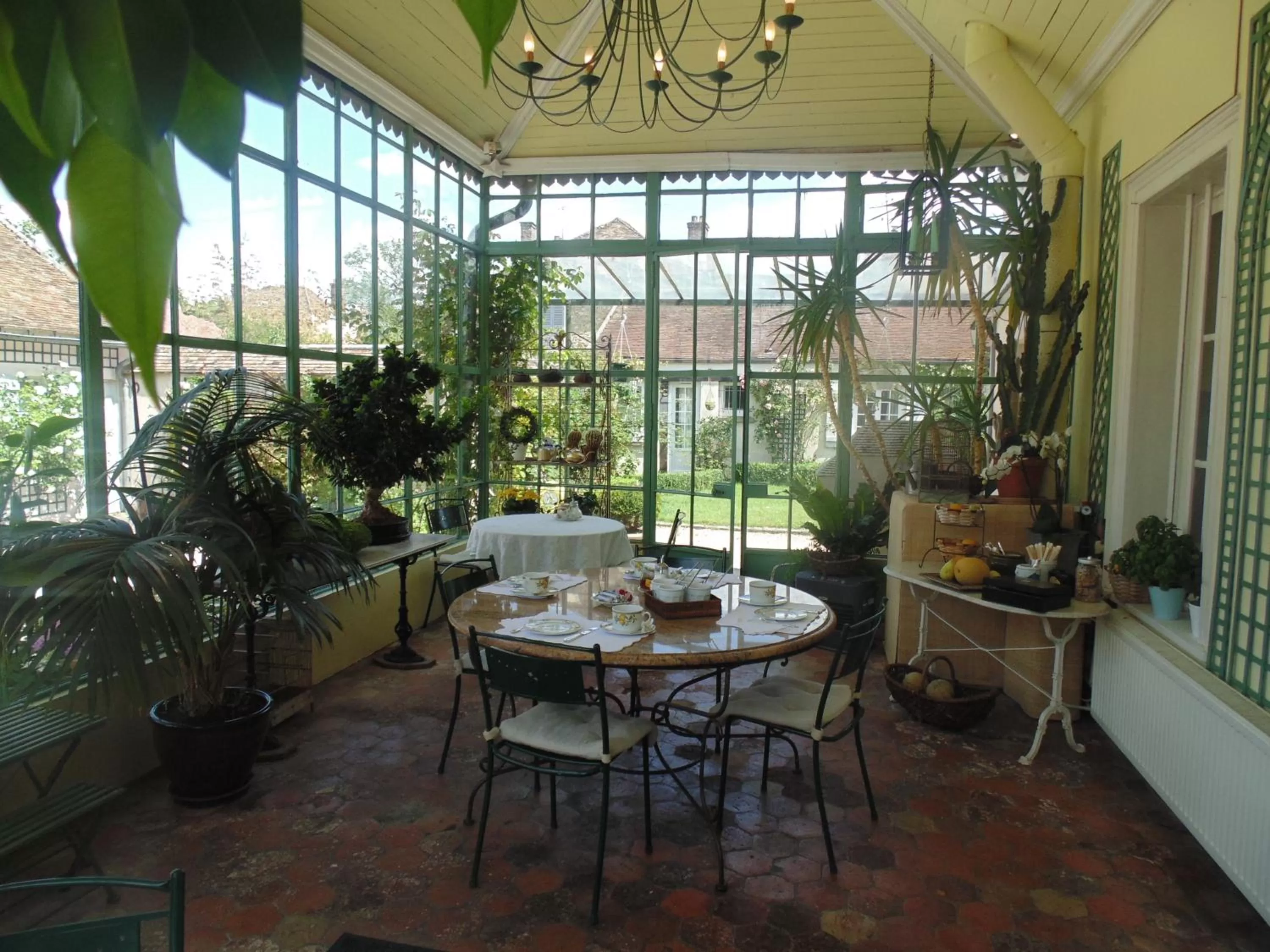 Breakfast in Clos Saint Nicolas