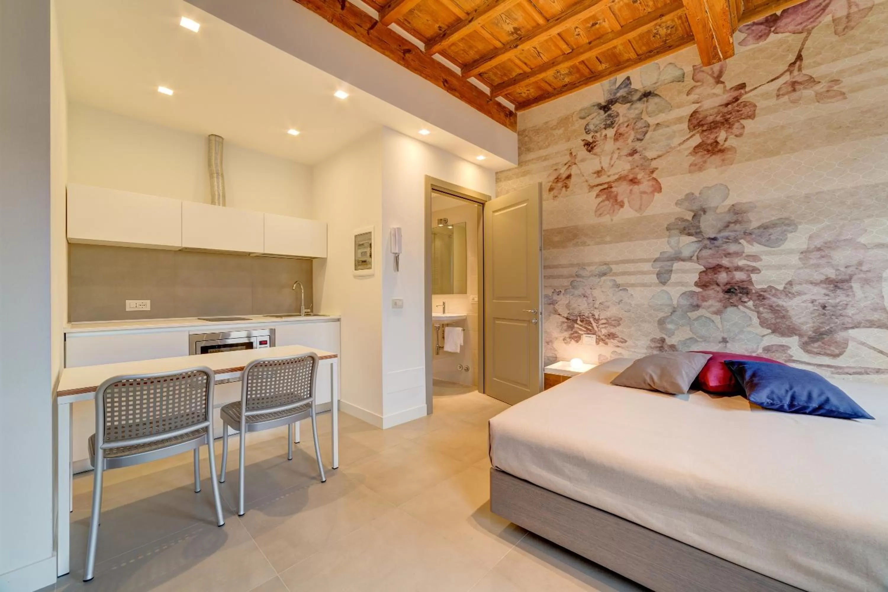 Kitchen or kitchenette, Bed in Palazzo Mannaioni Suites